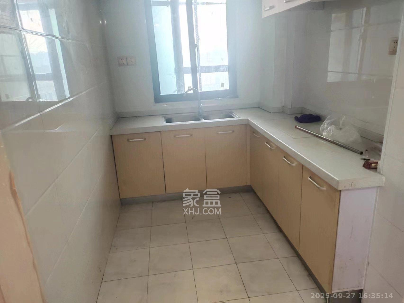 华城广场 2室1厅1卫 2700.0元/月 华城广场 2室1厅1卫 2700.0元/月室内图