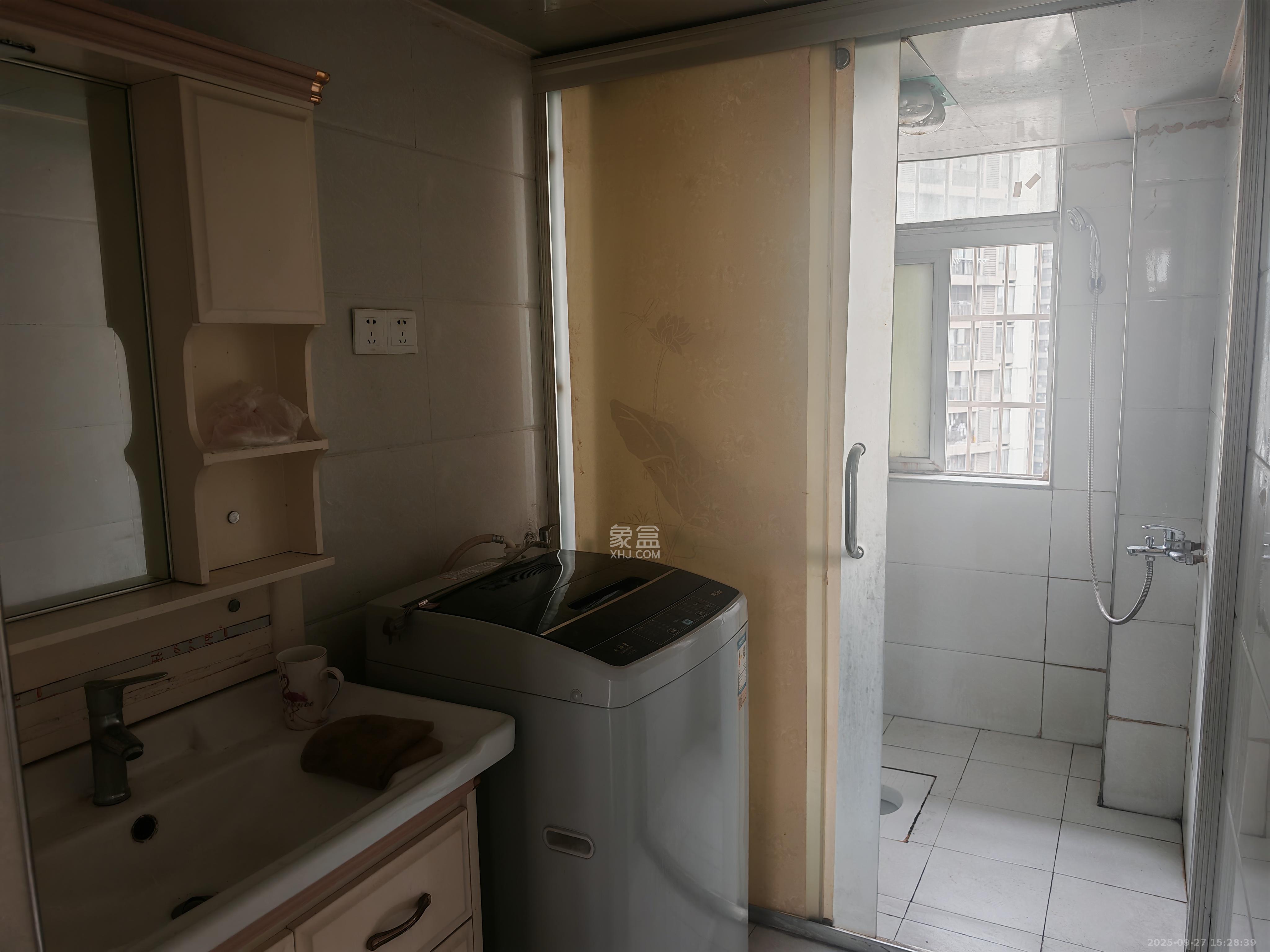 骑龙安置小区 3室2厅2卫 2600.0元/月 骑龙安置小区 3室2厅2卫 2600.0元/月室内图