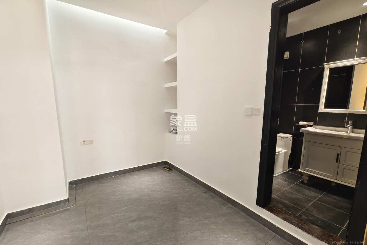 华润置地广场二期 1室1厅1卫 5888.00元/月 华润置地广场二期 1室1厅1卫 5888.00元/月室内图