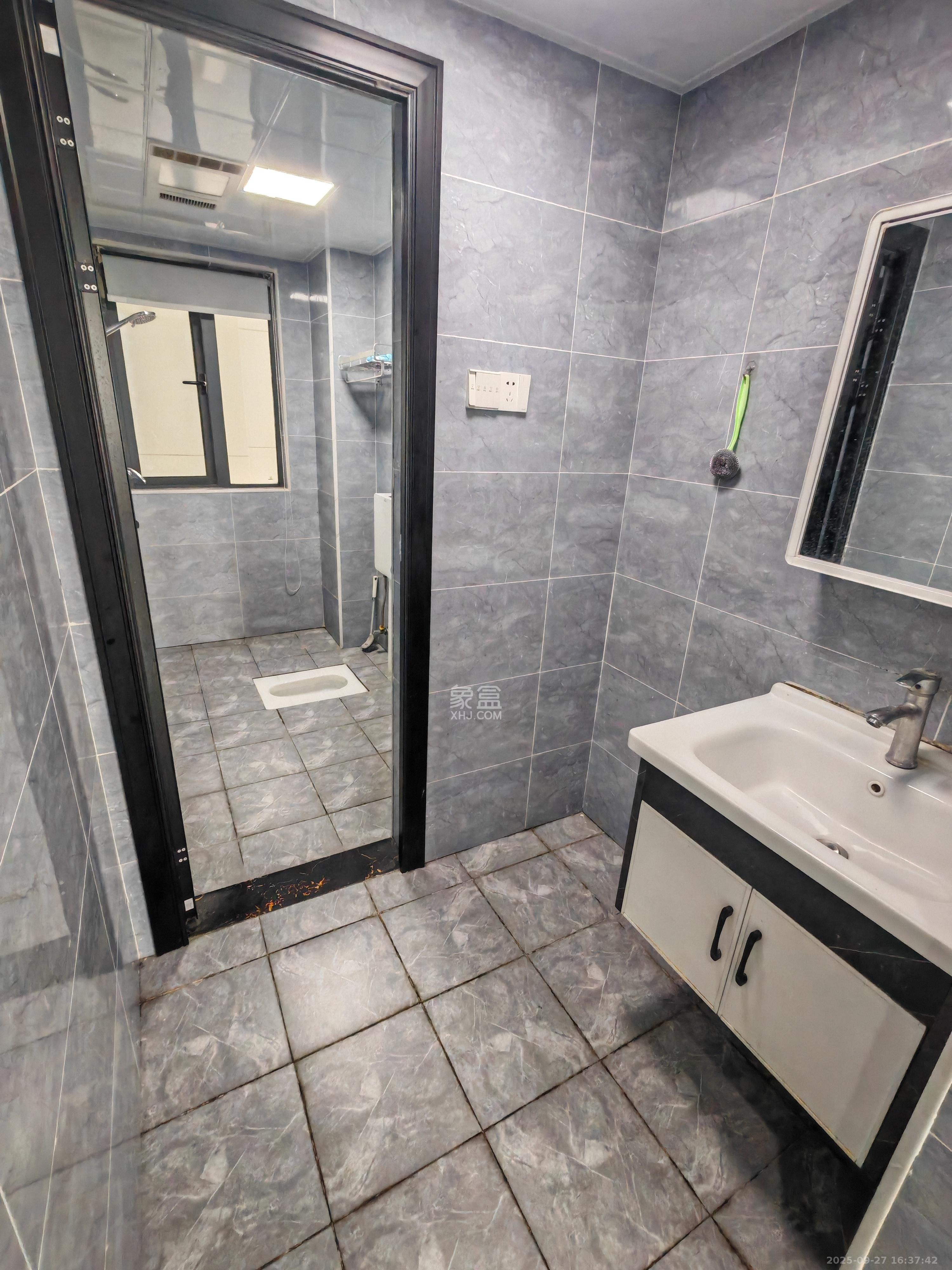 中冶中央公园 4室2厅2卫 3500.0元/月 中冶中央公园 4室2厅2卫 3500.0元/月室内图