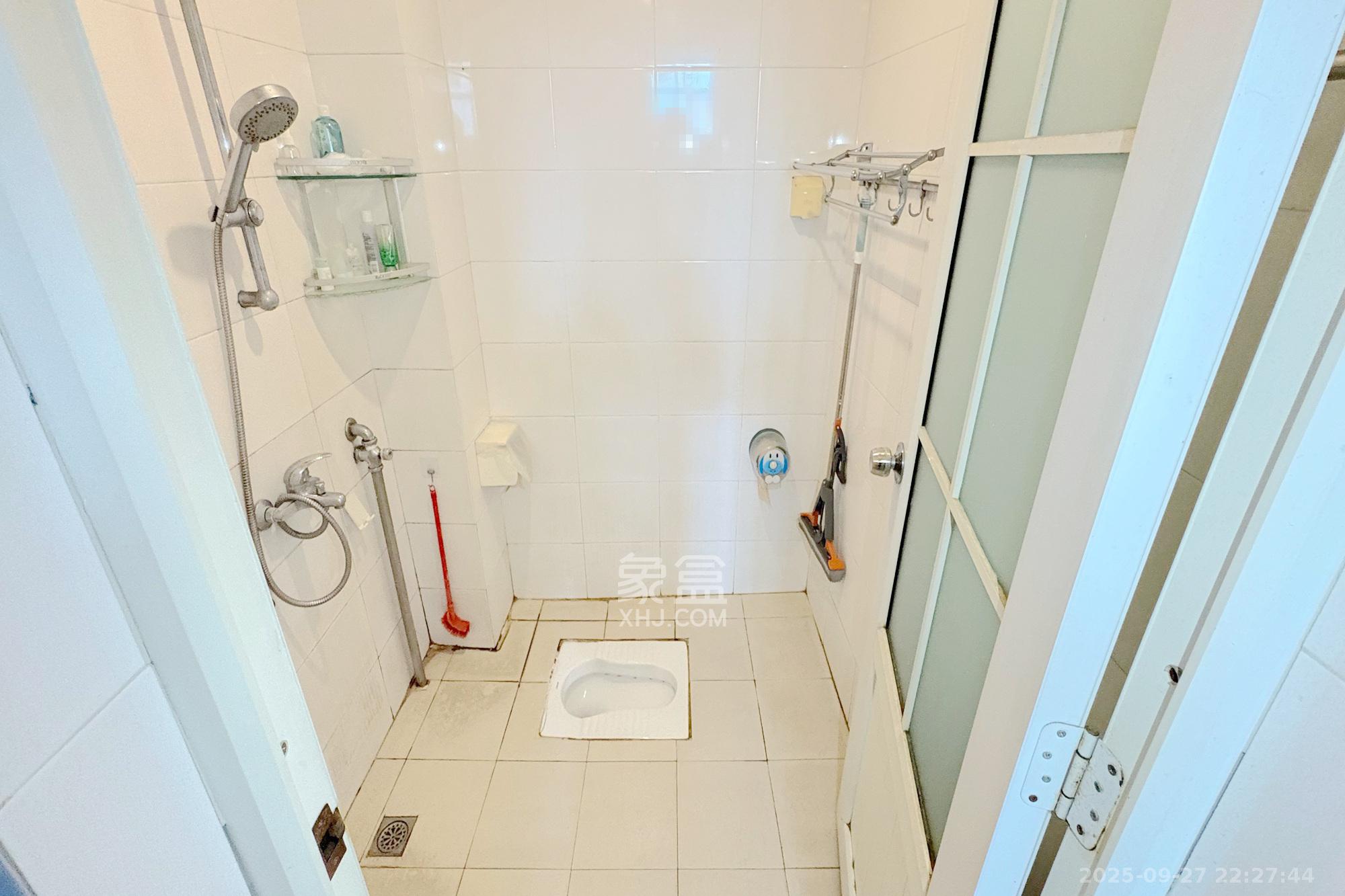 向阳门第 1室1厅1卫 59.8万 向阳门第 1室1厅1卫 59.8万卫生间