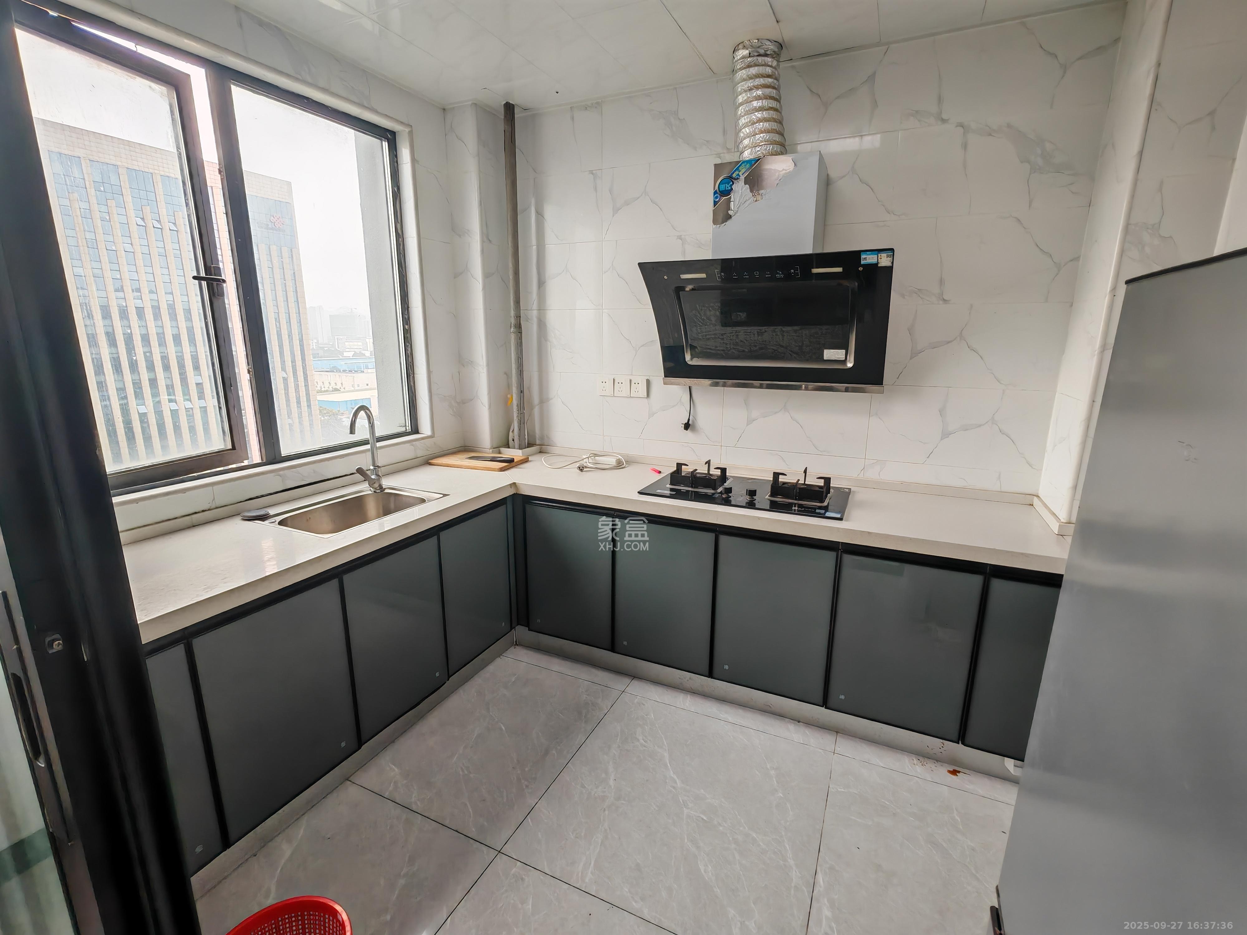 中冶中央公园 4室2厅2卫 3500.0元/月 中冶中央公园 4室2厅2卫 3500.0元/月室内图