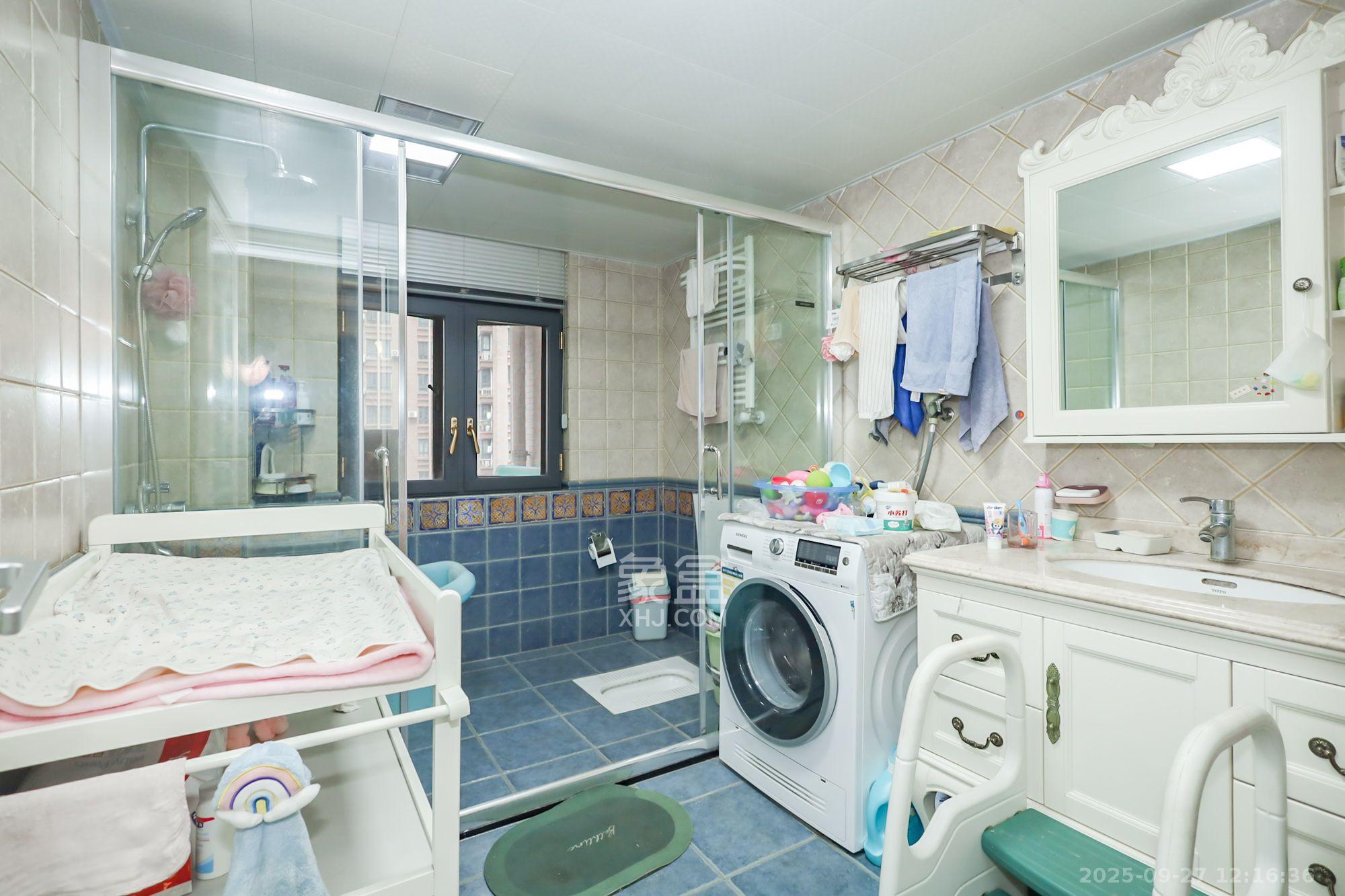 山水誉峰 3室2厅2卫 3500.0元/月 山水誉峰 3室2厅2卫 3500.0元/月室内图