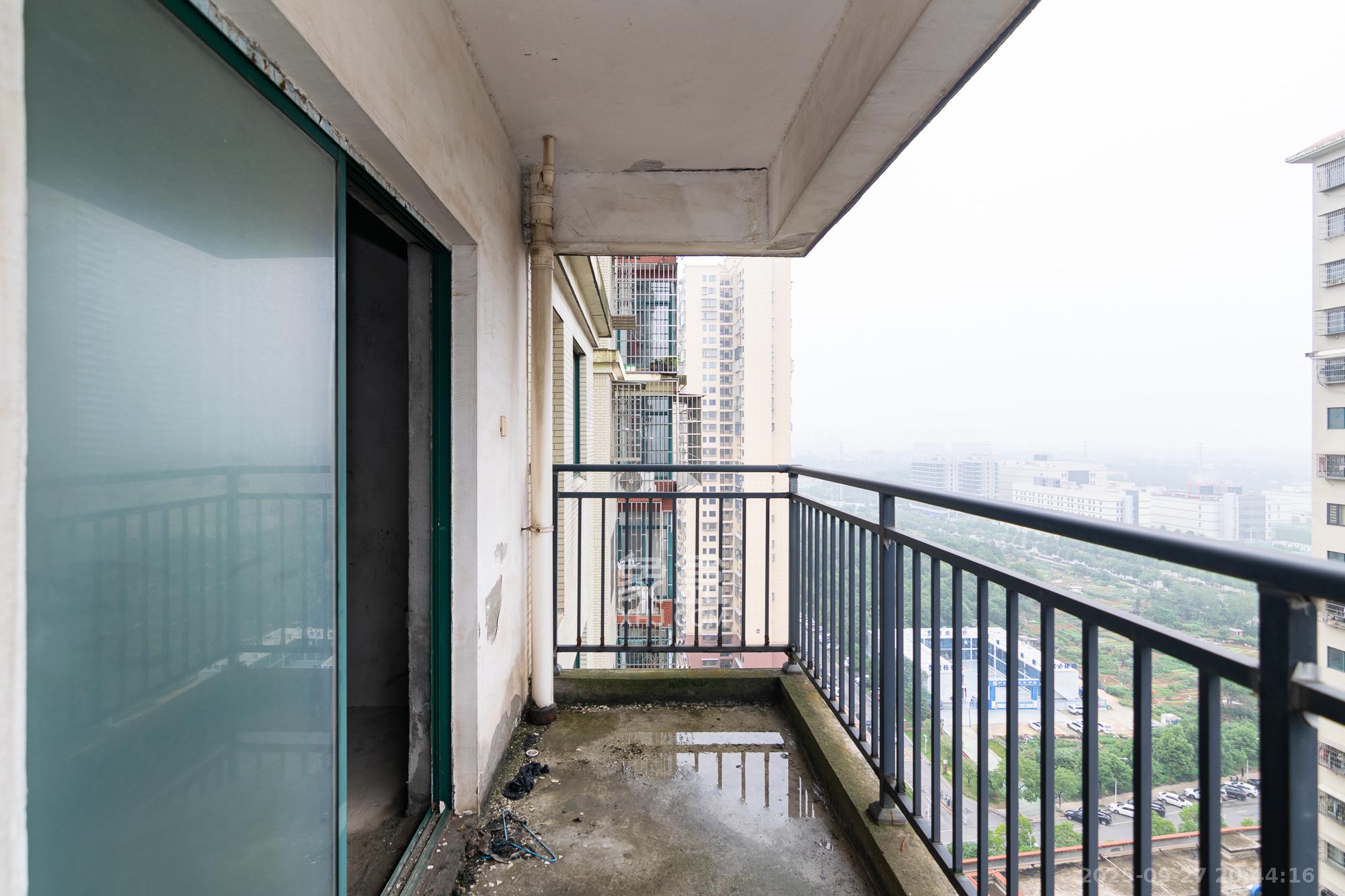 红建滨水铭城  3室2厅2卫    48.8万阳台