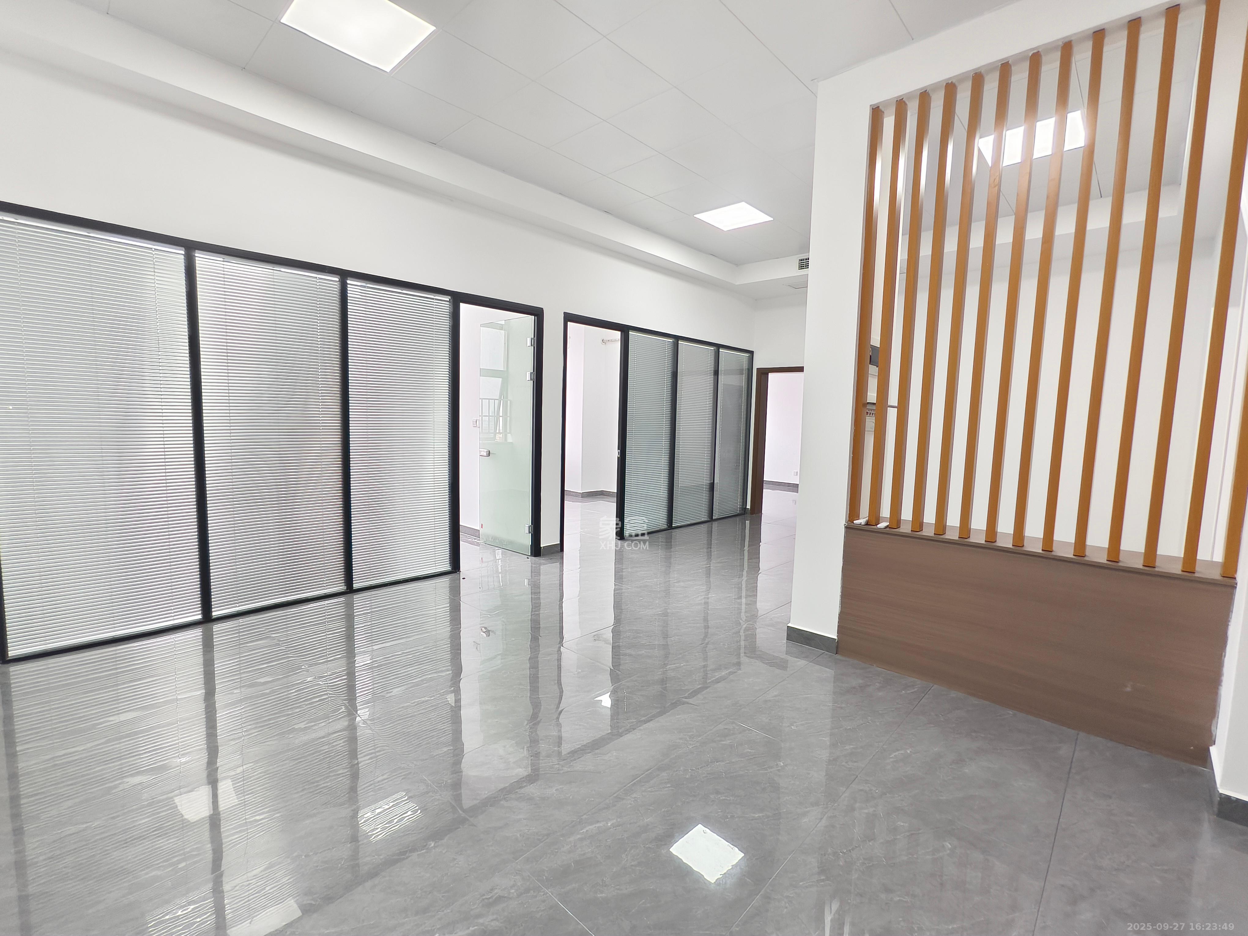 华润置地广场二期  1室1厅1卫    6000.0元/月 华润置地广场二期  1室1厅1卫    6000.0元/月