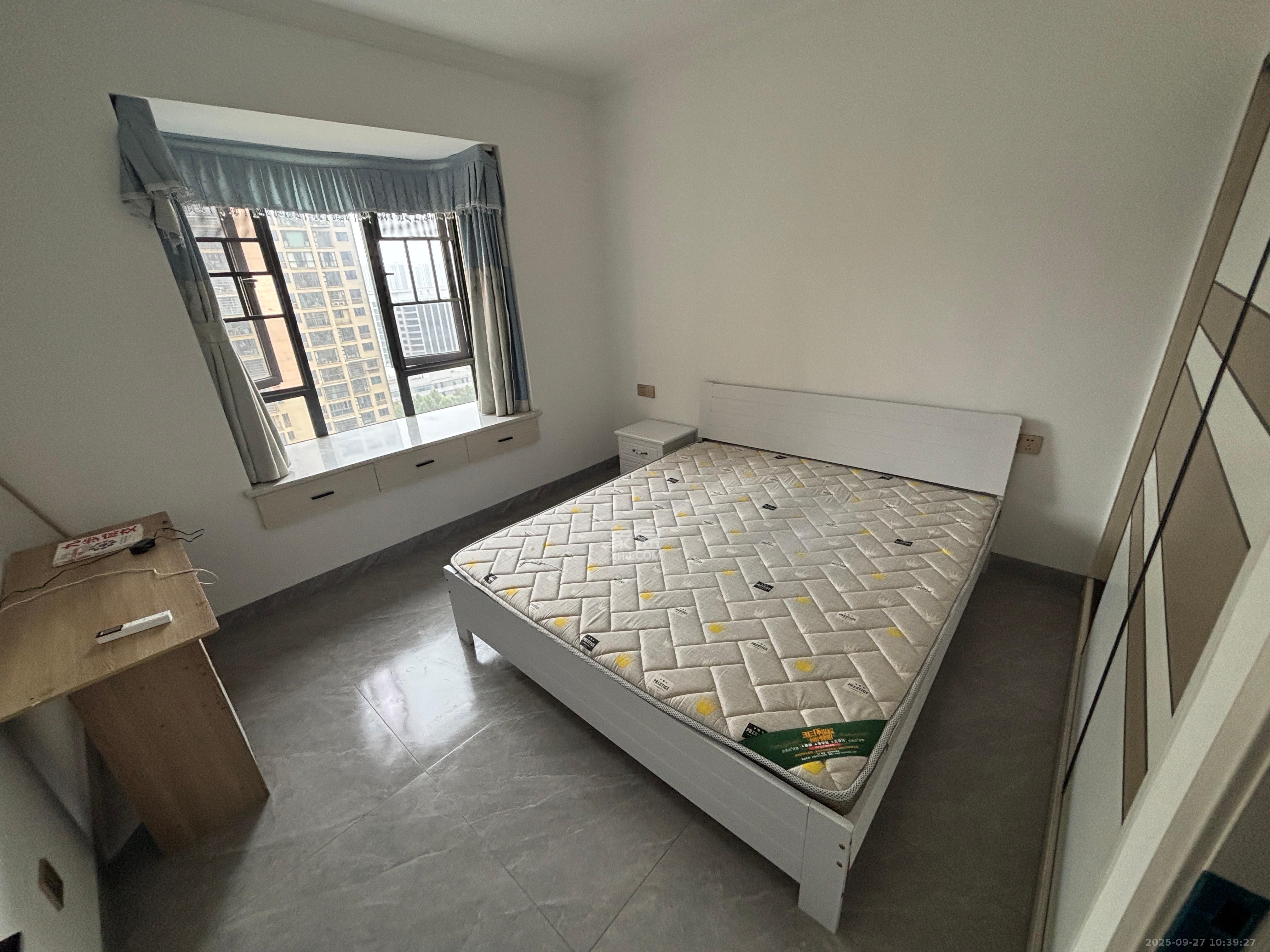 金南家园三期  3室2厅1卫    2500.0元/月 金南家园三期  3室2厅1卫    2500.0元/月室内图