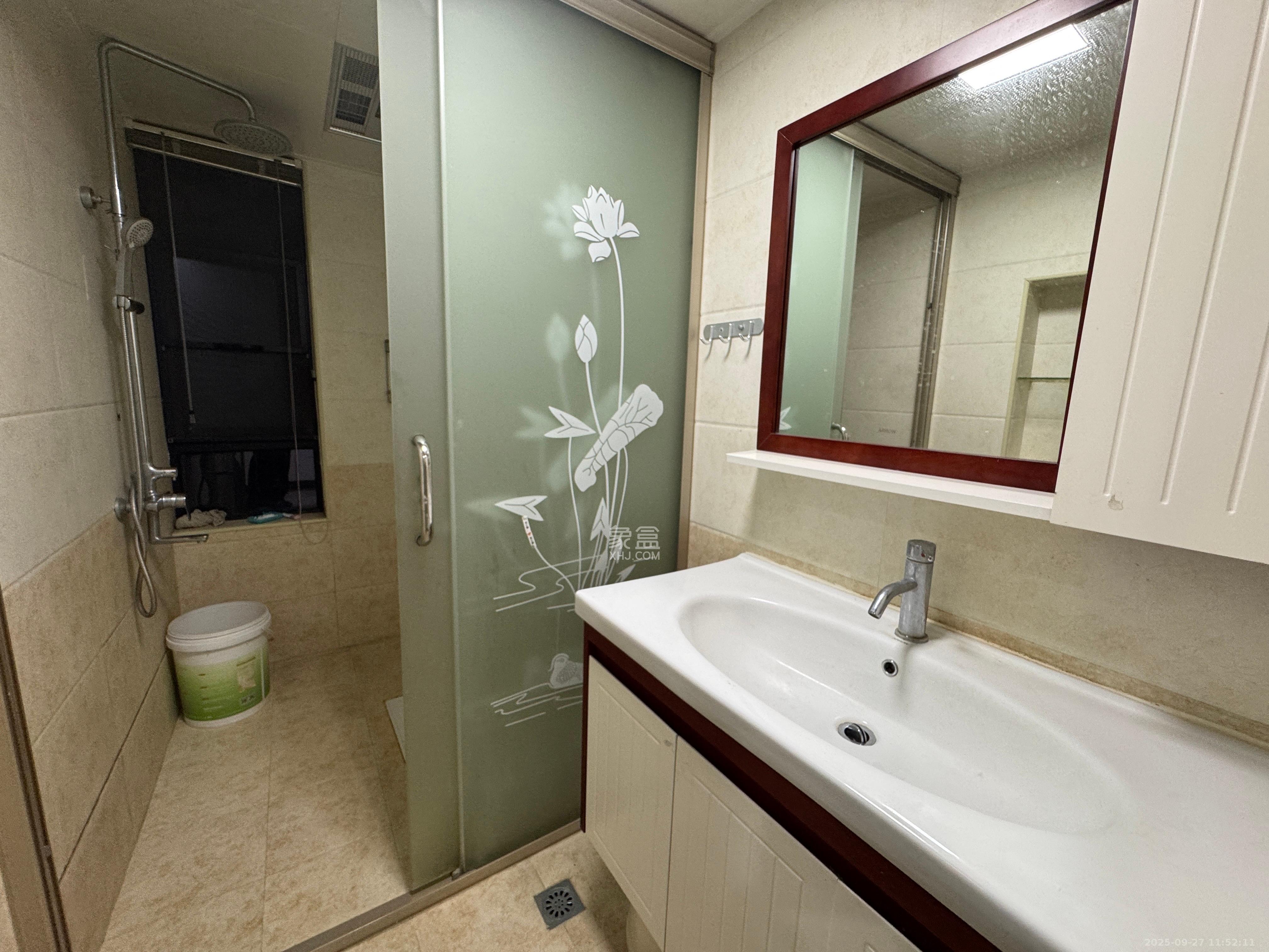 荣悦台 3室2厅2卫 3700.0元/月 荣悦台 3室2厅2卫 3700.0元/月室内图