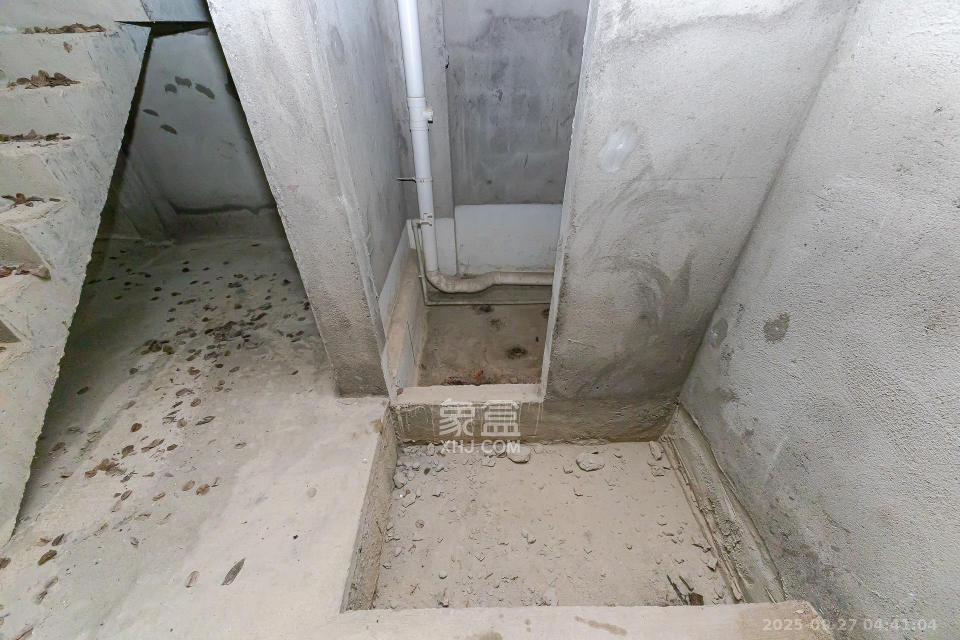 龙湖璟宸原著（龙湖紫宸）  5室2厅4卫    290.0万卫生间