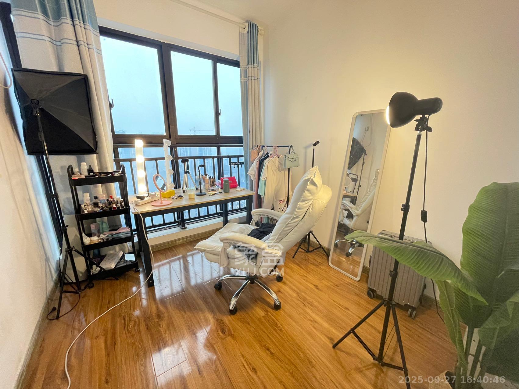 湘腾琴岛 3室2厅2卫 2400.0元/月 湘腾琴岛 3室2厅2卫 2400.0元/月室内图