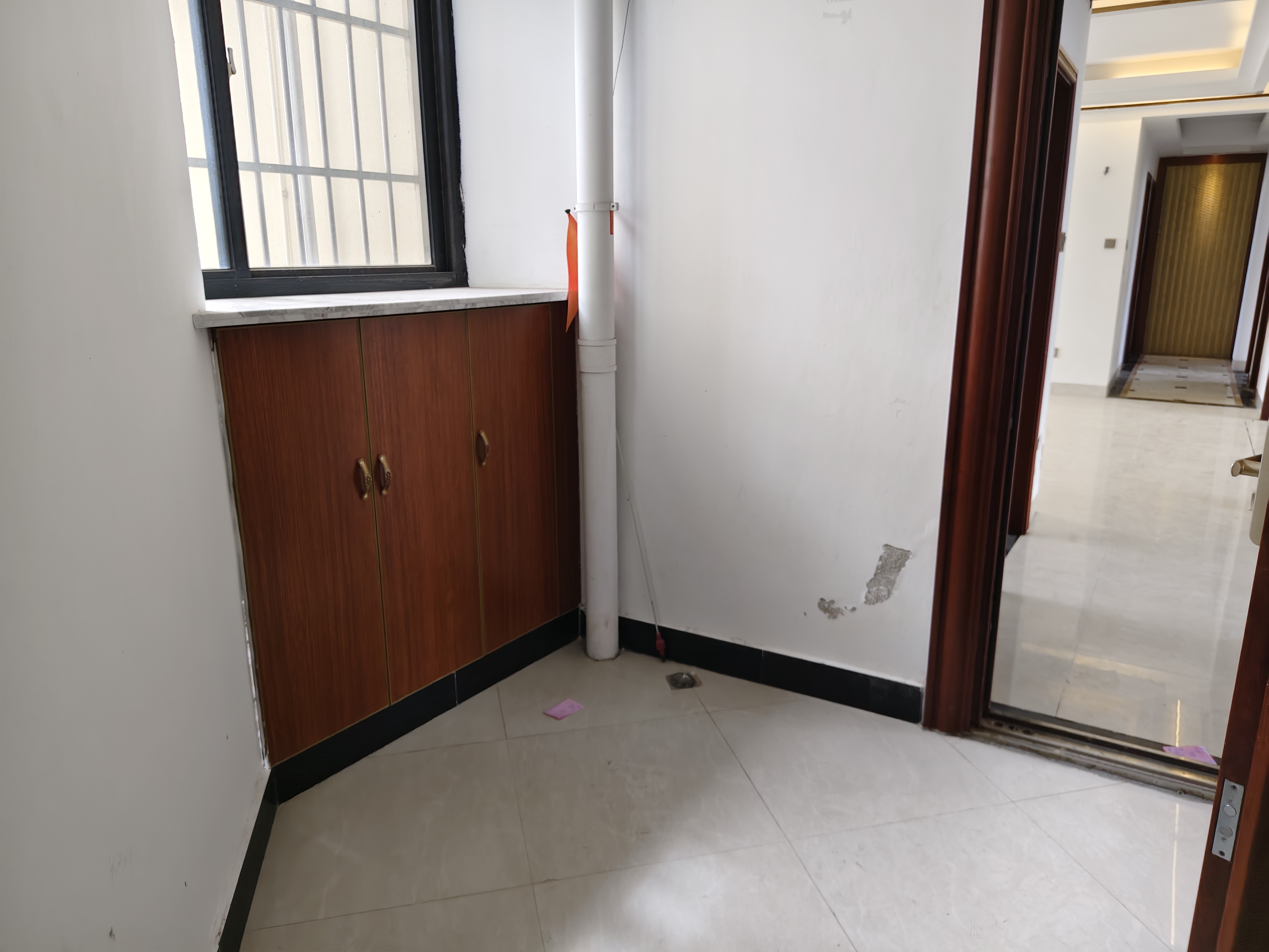 翡翠水城(住宅) 4室2厅2卫 2500.0元/月 翡翠水城(住宅) 4室2厅2卫 2500.0元/月室内图