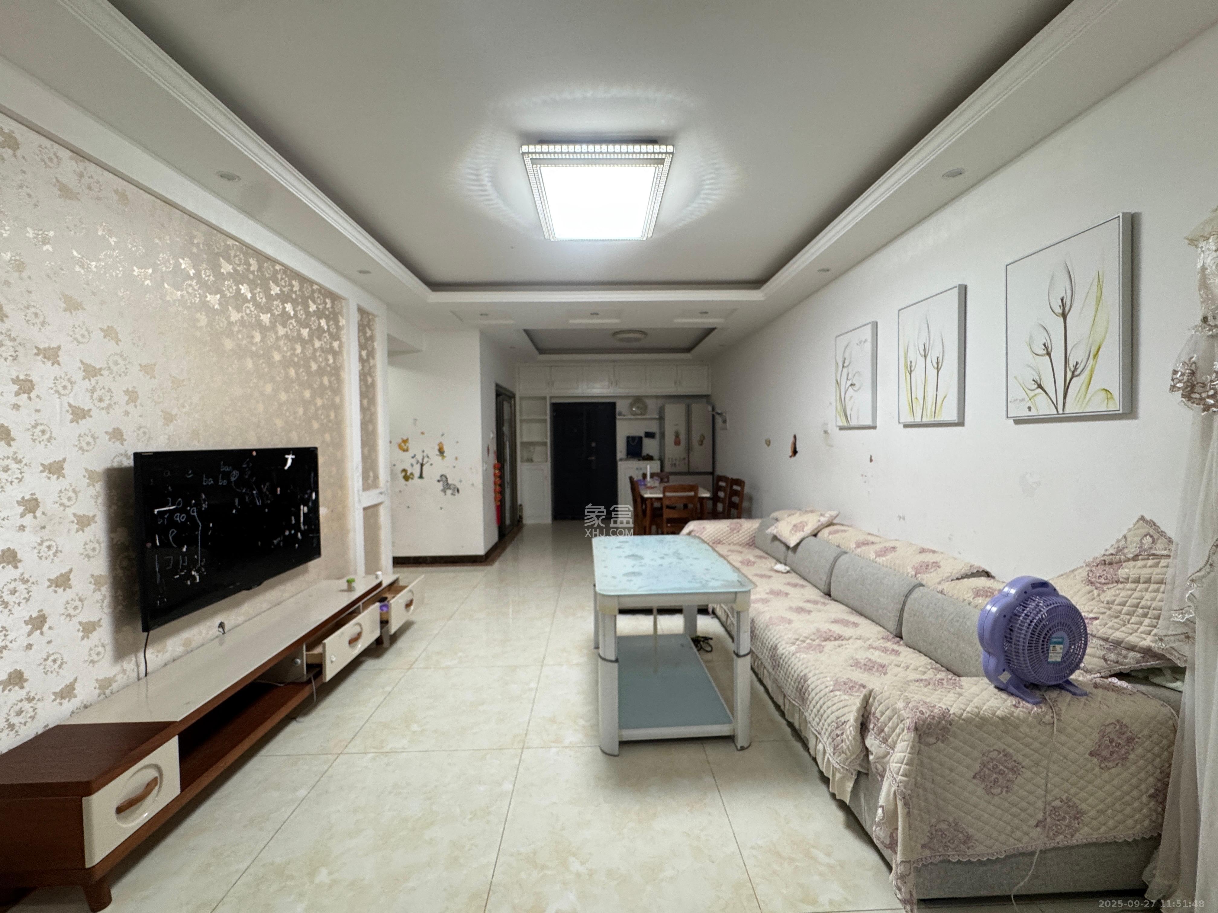 荣悦台 3室2厅2卫 3700.0元/月 荣悦台 3室2厅2卫 3700.0元/月室内图