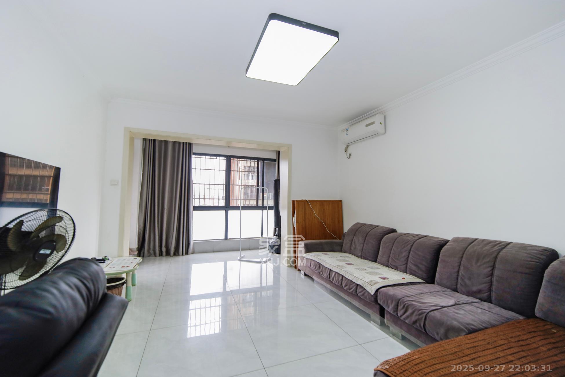 香溢豪庭  2室1厅1卫    78.8万客厅