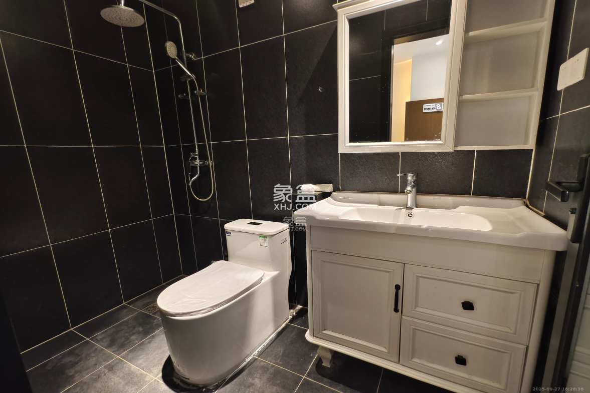 华润置地广场二期 1室1厅1卫 5888.00元/月 华润置地广场二期 1室1厅1卫 5888.00元/月室内图