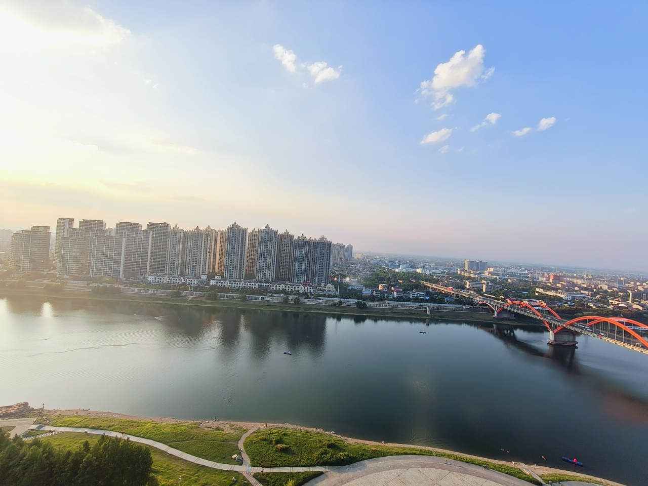 太一御江城  3室2厅2卫    64.8万客厅