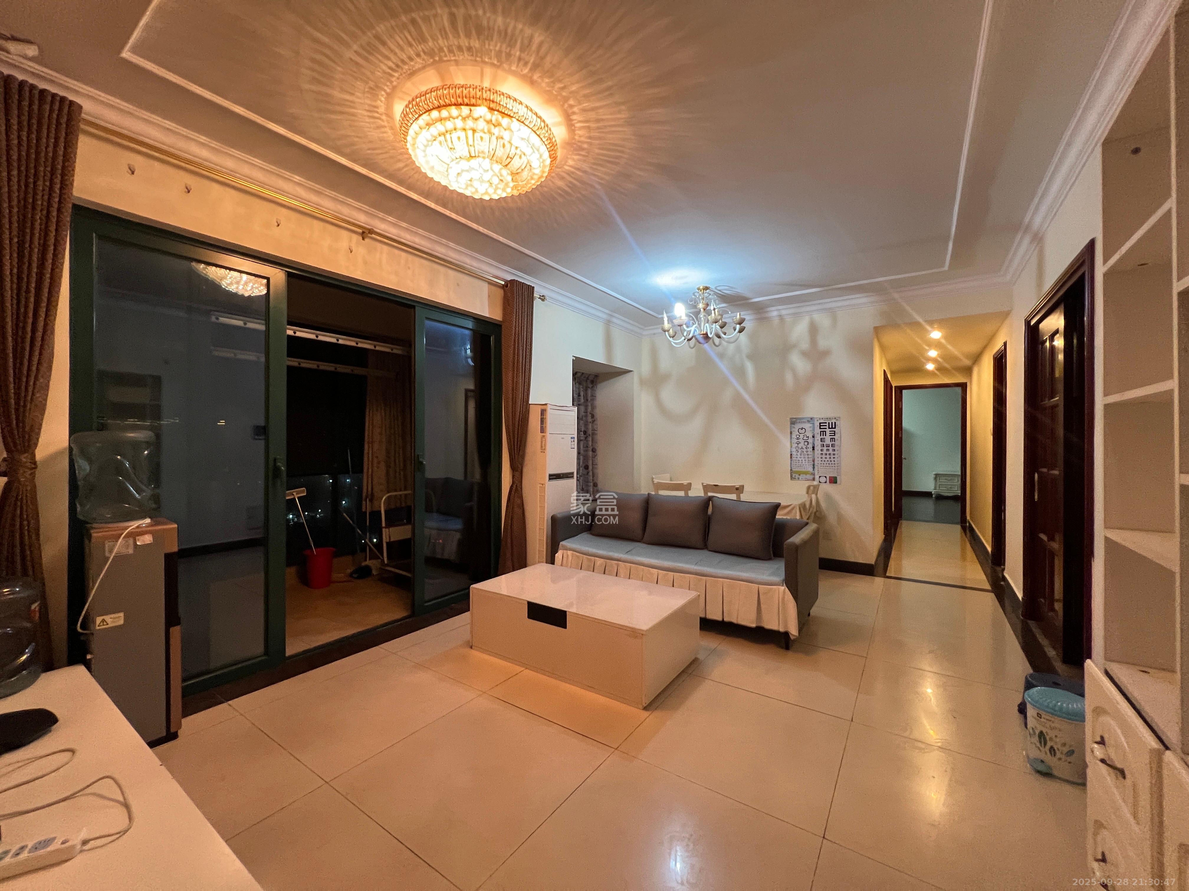 恒大雅苑 3室2厅2卫 2300.0元/月 恒大雅苑 3室2厅2卫 2300.0元/月室内图