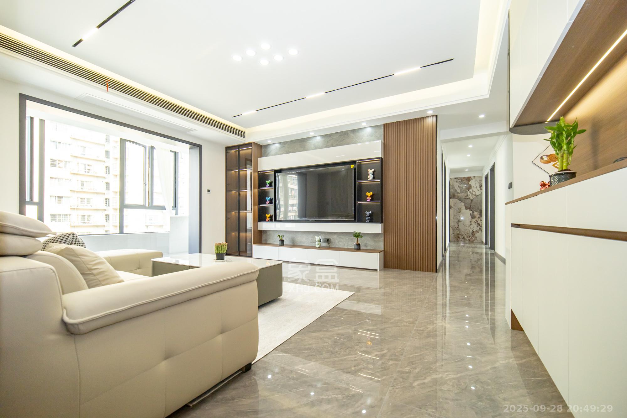 月湖兰庭 4室2厅1卫 126.8万 月湖兰庭 4室2厅1卫 126.8万客厅