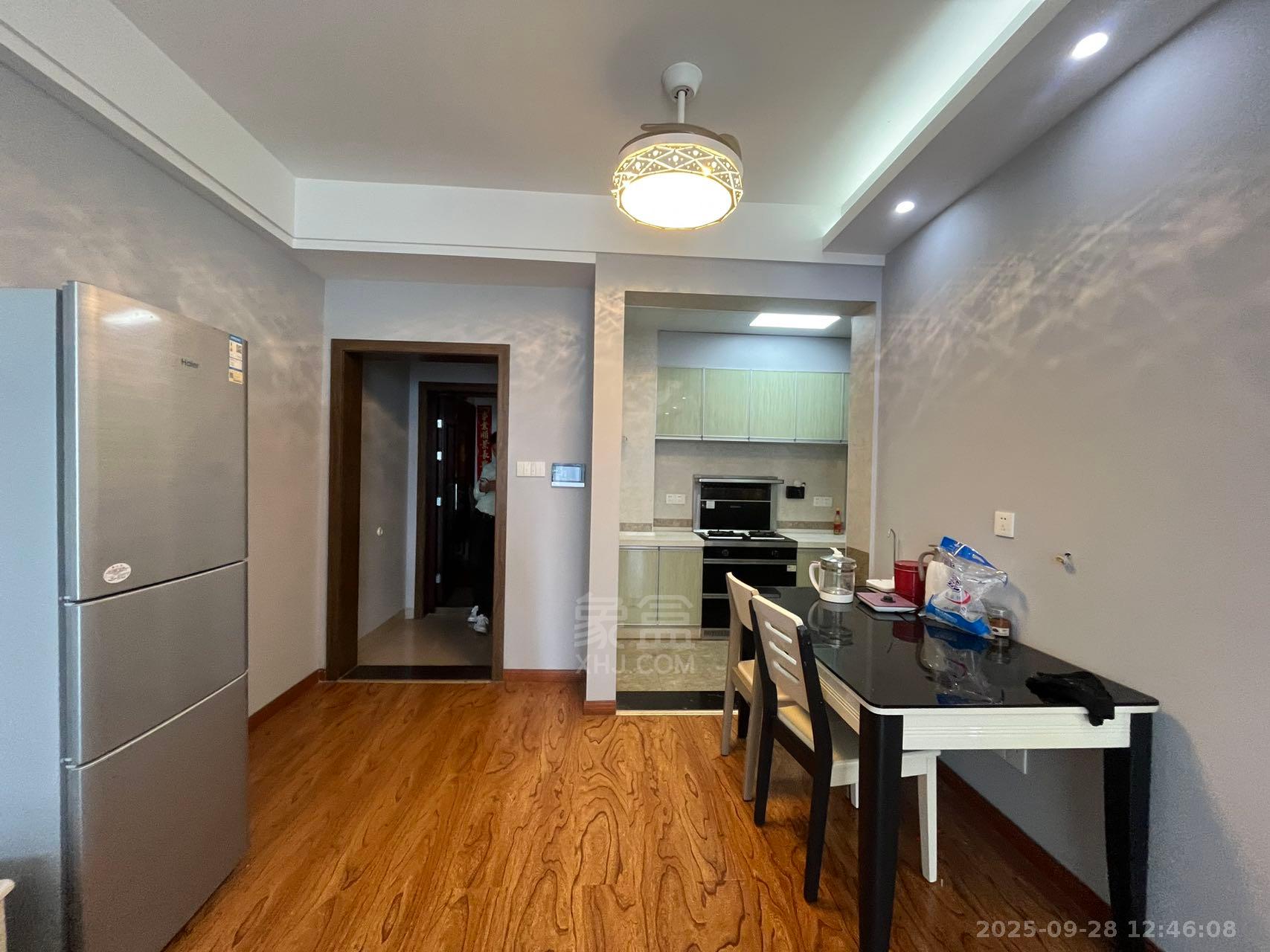 春藤小镇  3室2厅1卫    1800.0元/月室内图