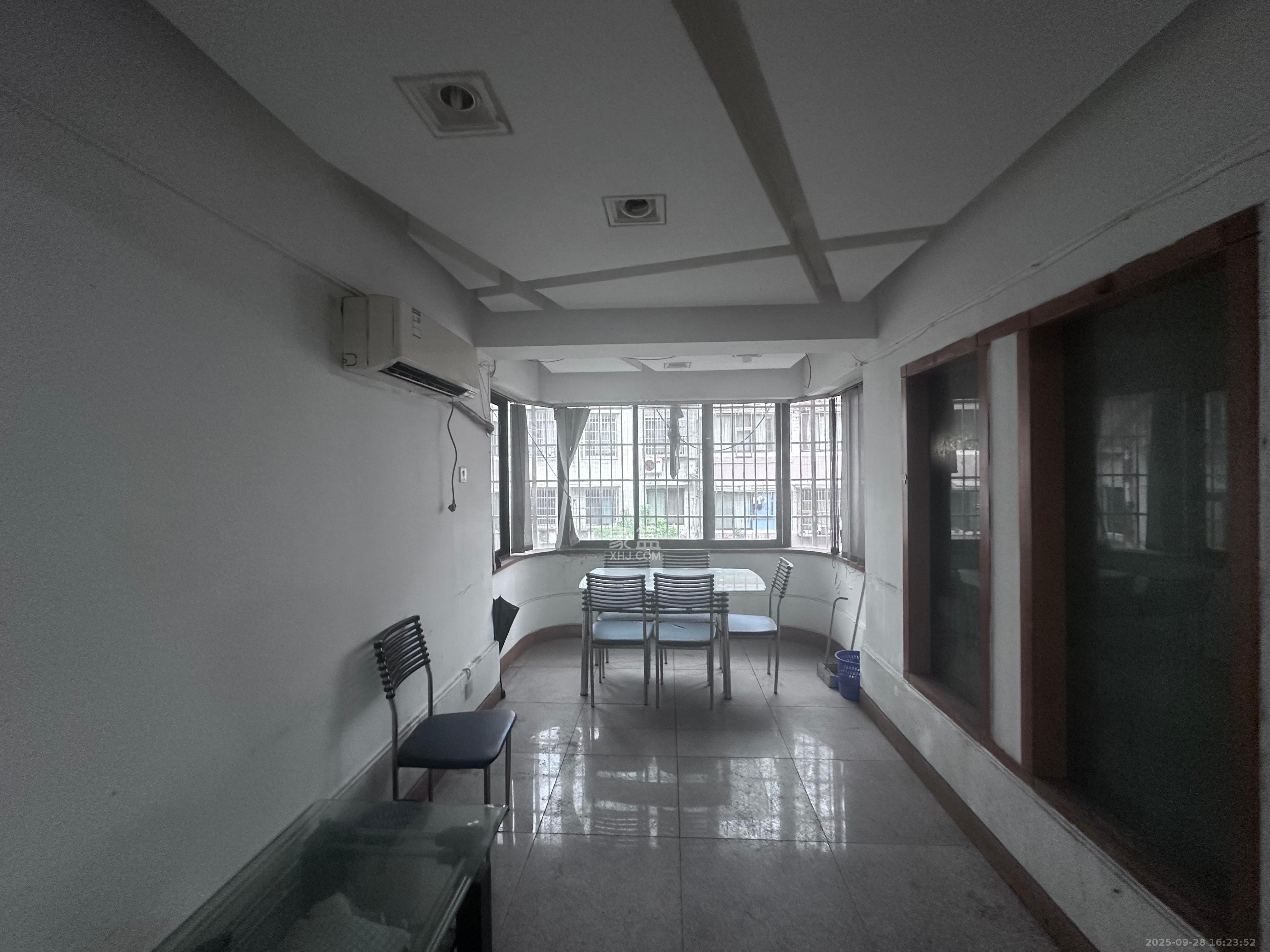 火星一片  3室2厅1卫    1300.0元/月室内图