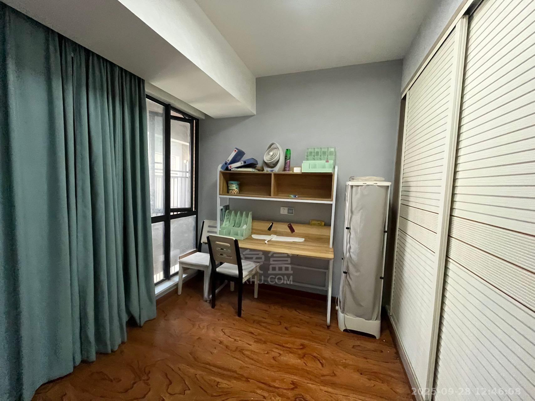 春藤小镇 3室2厅1卫 1800.0元/月 春藤小镇 3室2厅1卫 1800.0元/月室内图