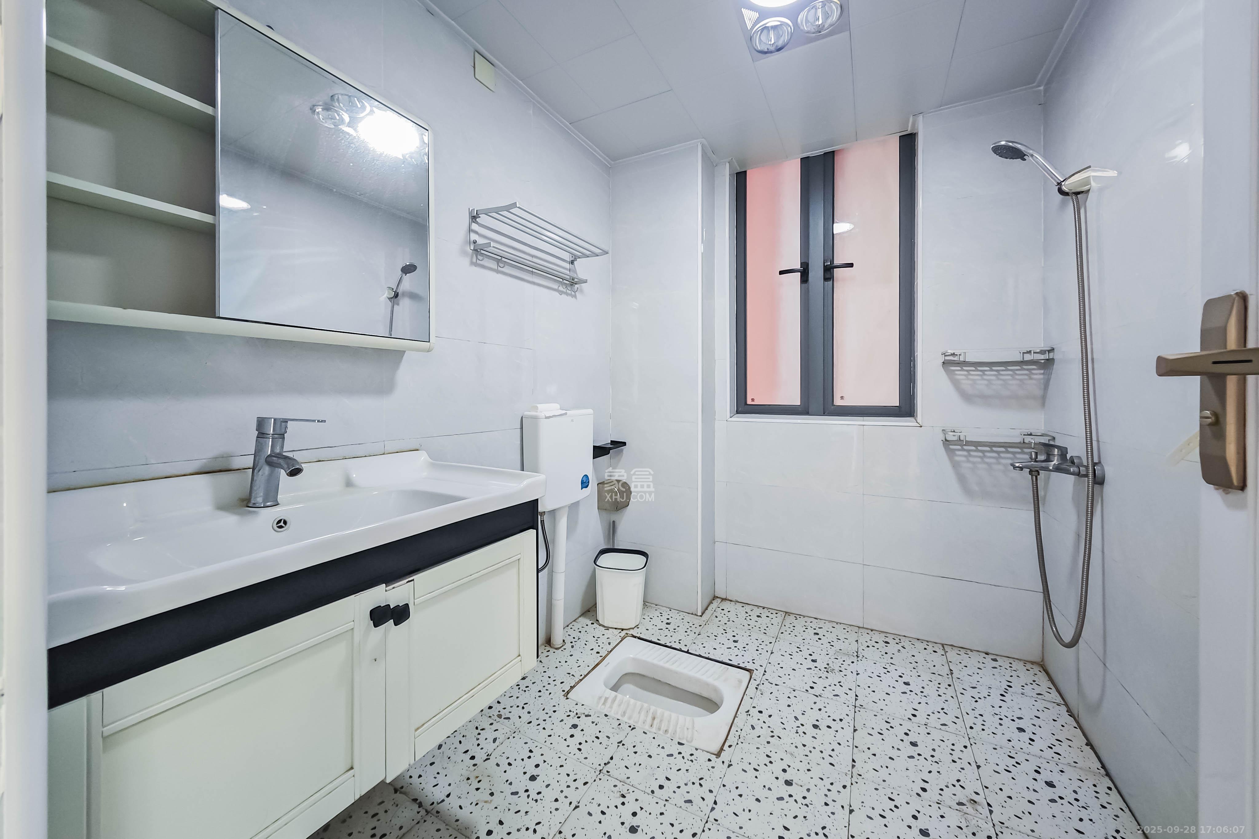 半山壹号 4室2厅2卫 125.0万 半山壹号 4室2厅2卫 125.0万卫生间