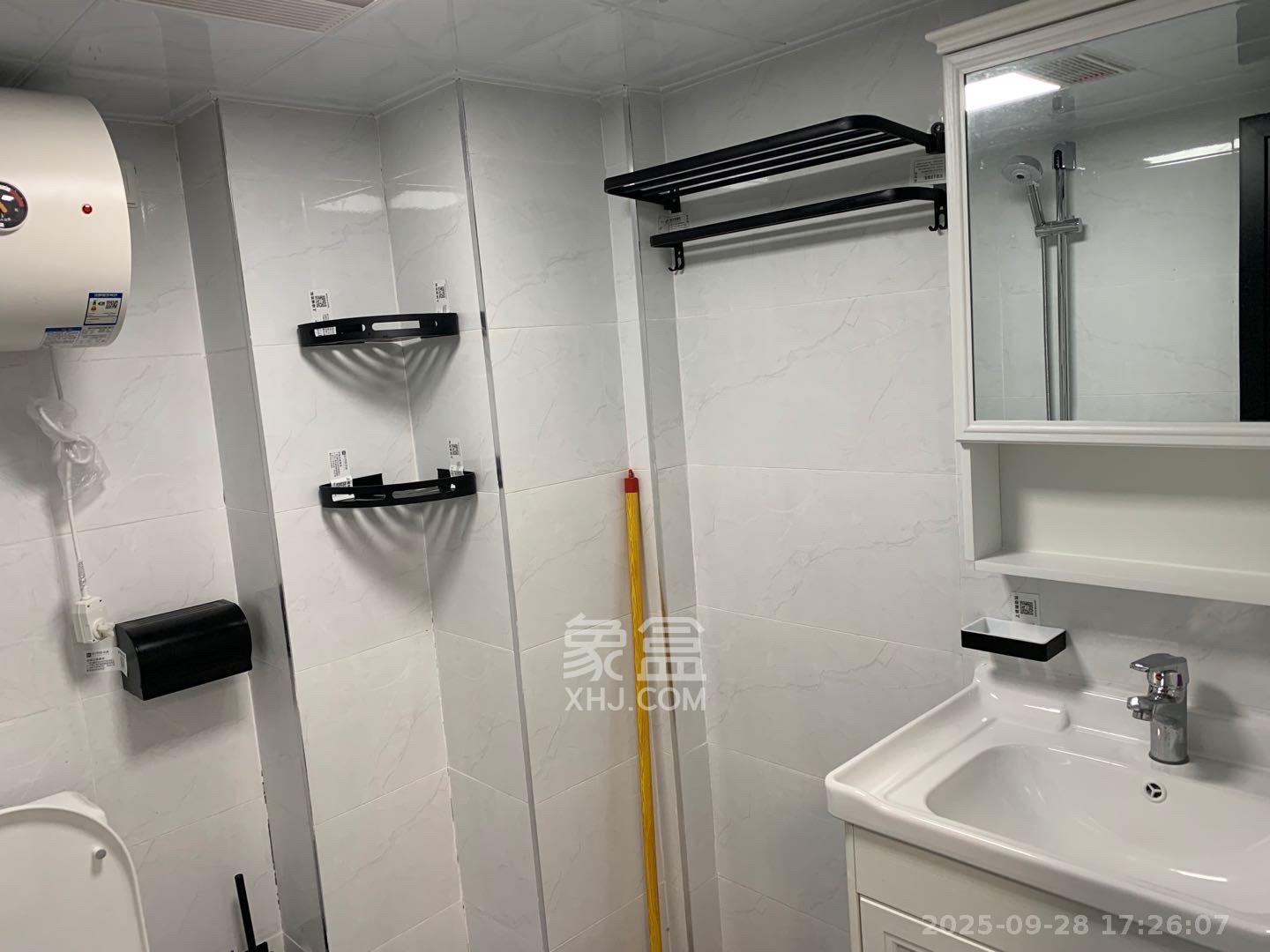 裕天国际商汇中心 1室0厅0卫 1600.0元/月 裕天国际商汇中心 1室0厅0卫 1600.0元/月室内图