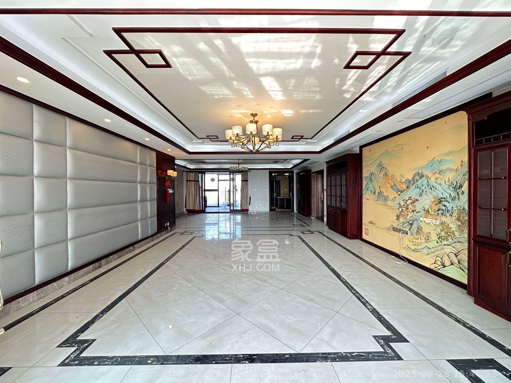 藏珑湖上国际花园 4室2厅3卫 8600.0元/月 藏珑湖上国际花园 4室2厅3卫 8600.0元/月室内图