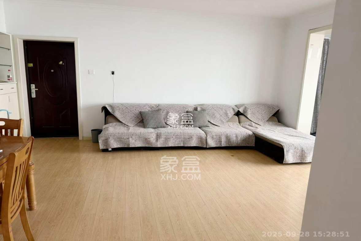 景泰雅苑(景江融城) 3室2厅1卫 3500.0元/月 景泰雅苑(景江融城) 3室2厅1卫 3500.0元/月室内图