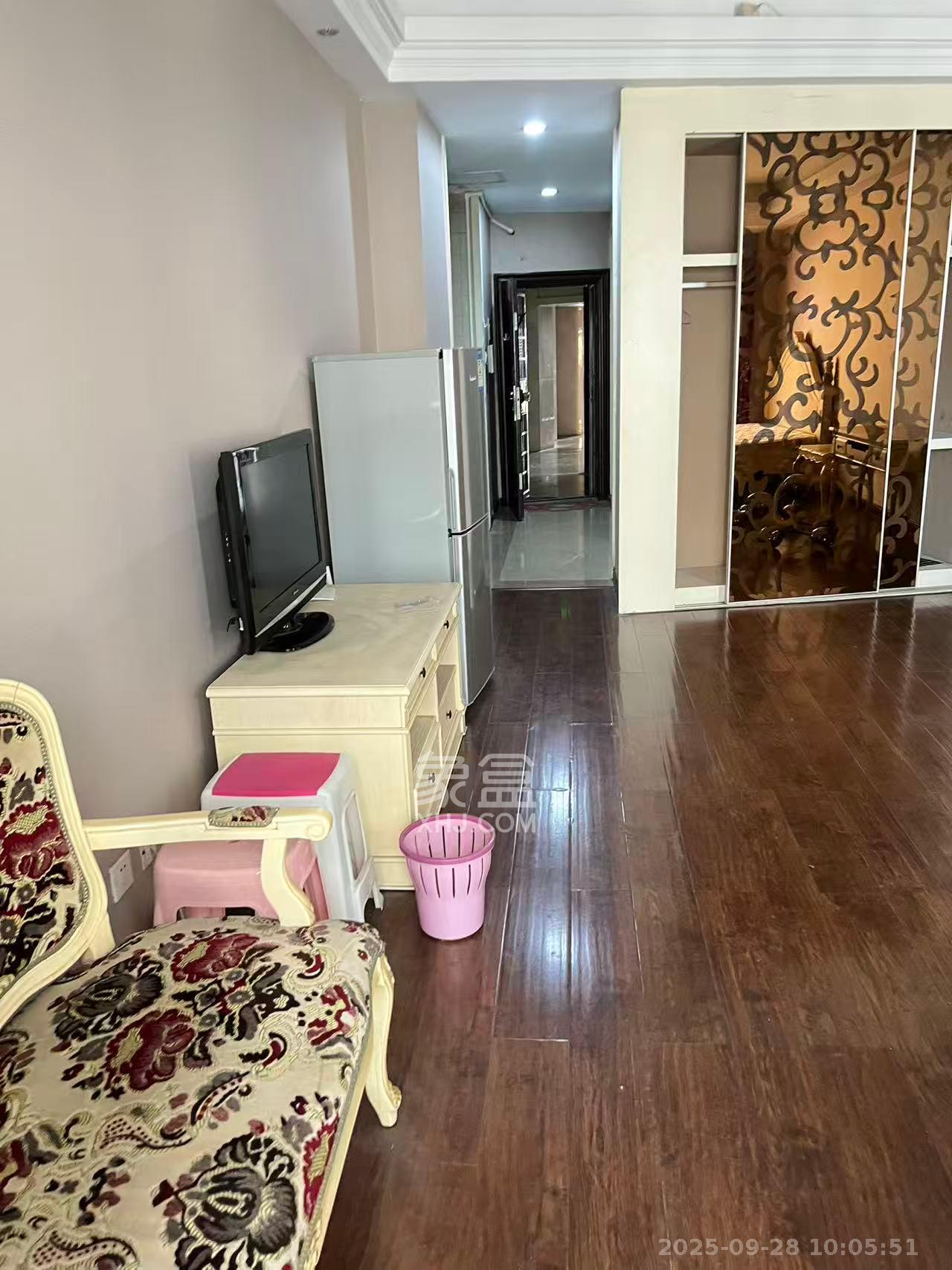 铂宫 1室1厅1卫 2100.0元/月 铂宫 1室1厅1卫 2100.0元/月室内图