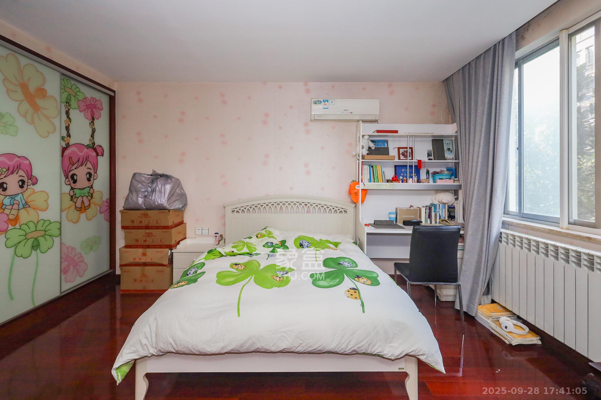 八方小区D区  4室2厅2卫    687.0万卧室