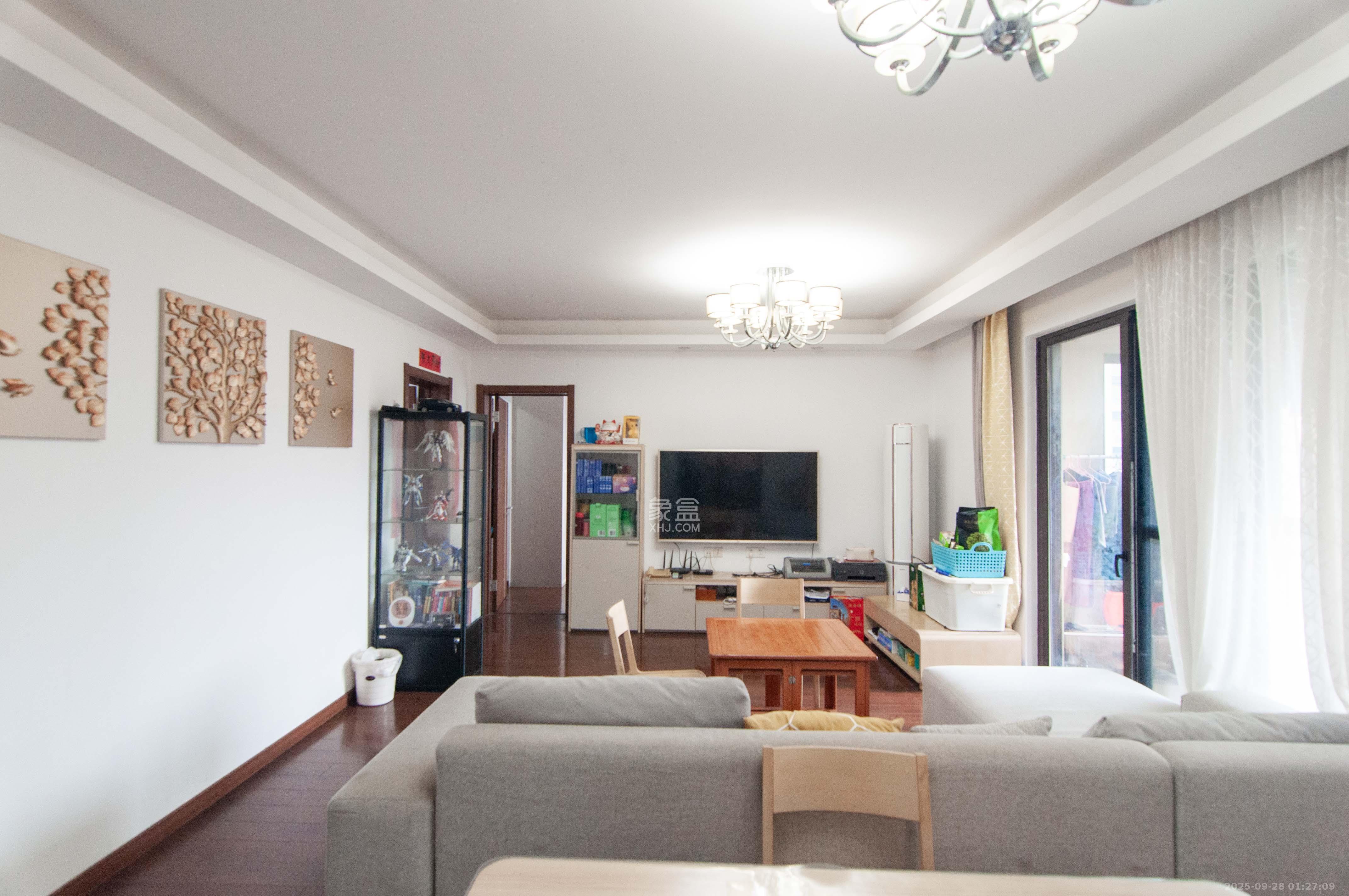 万科里梅溪郡 3室2厅1卫 208.0万 万科里梅溪郡 3室2厅1卫 208.0万客厅