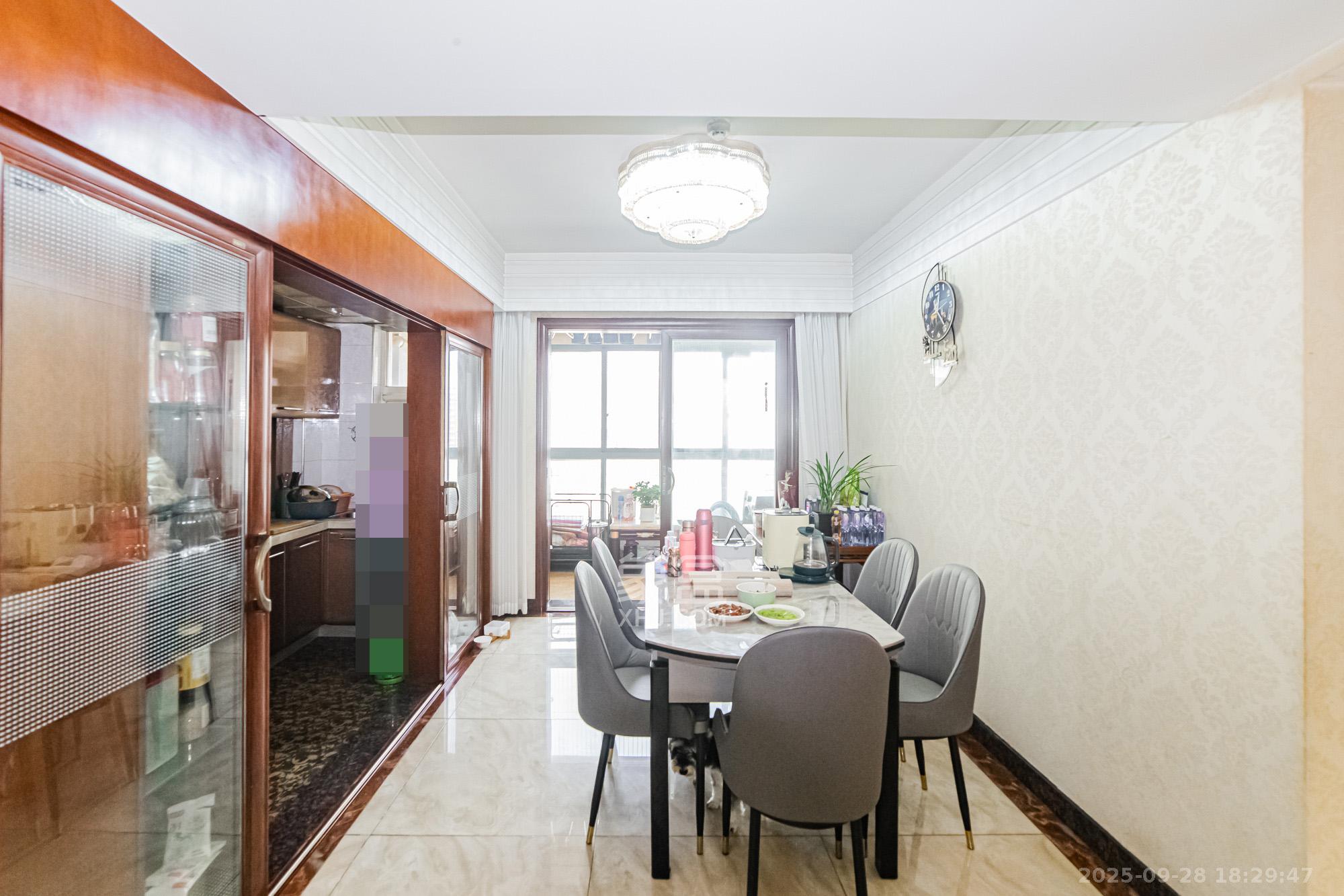 北辰三角洲D3区 5室2厅2卫 290.0万 北辰三角洲D3区 5室2厅2卫 290.0万客厅