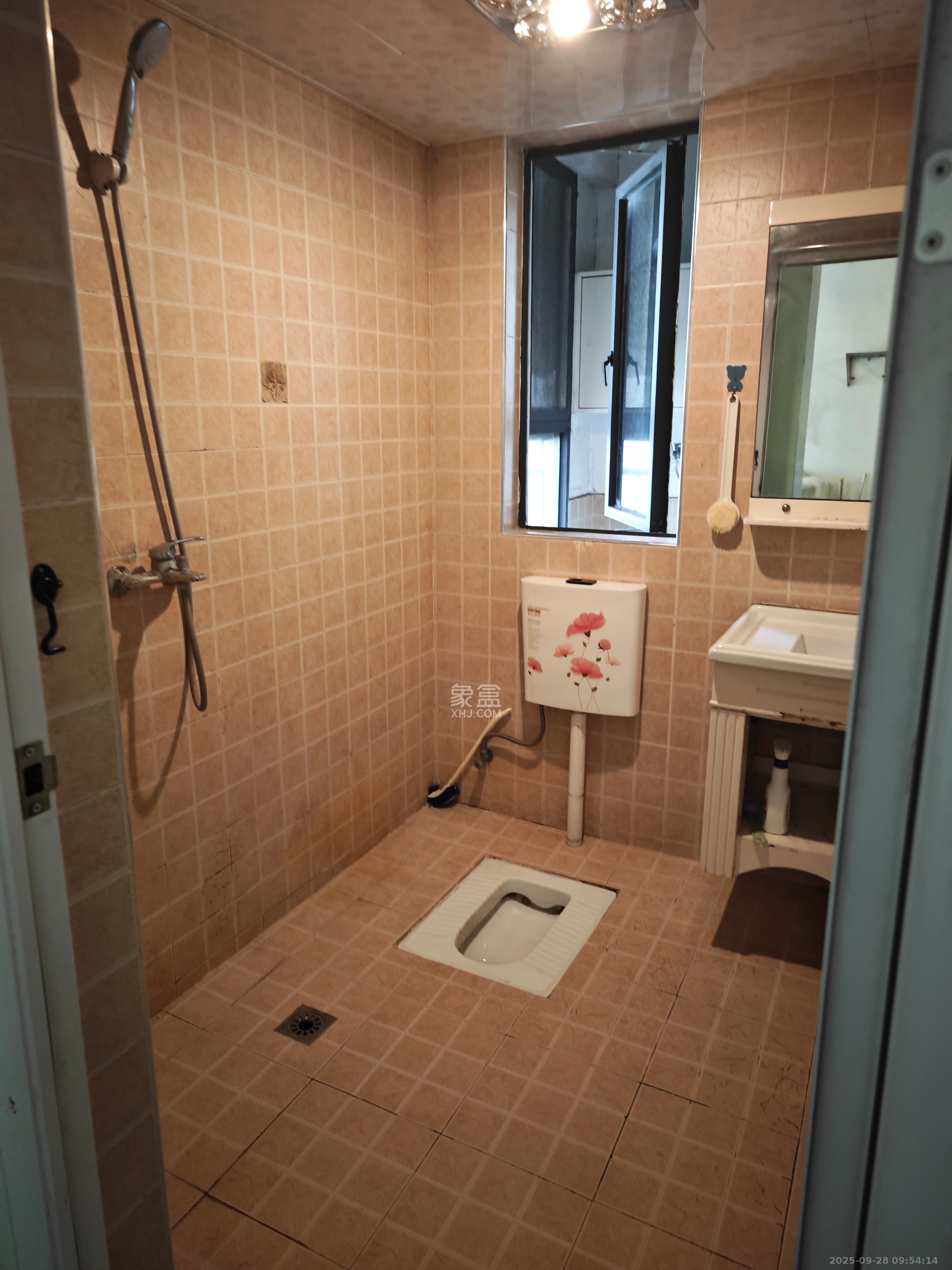 保利麓谷林语A区  3室2厅1卫   2100.00元/月室内图