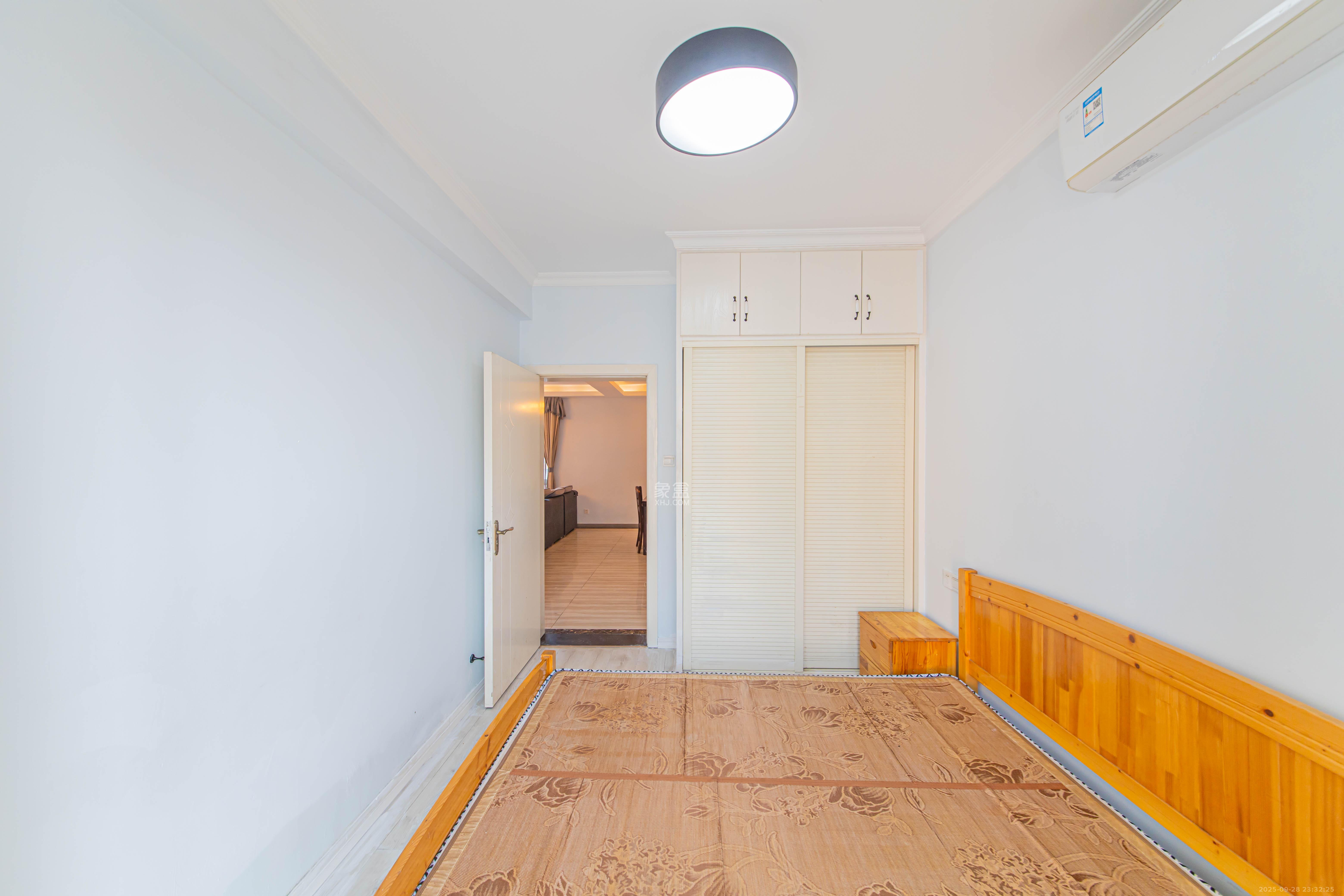 鑫远和城(一、二期)  5室2厅2卫    125.0万 鑫远和城(一、二期)  5室2厅2卫    125.0万卧室