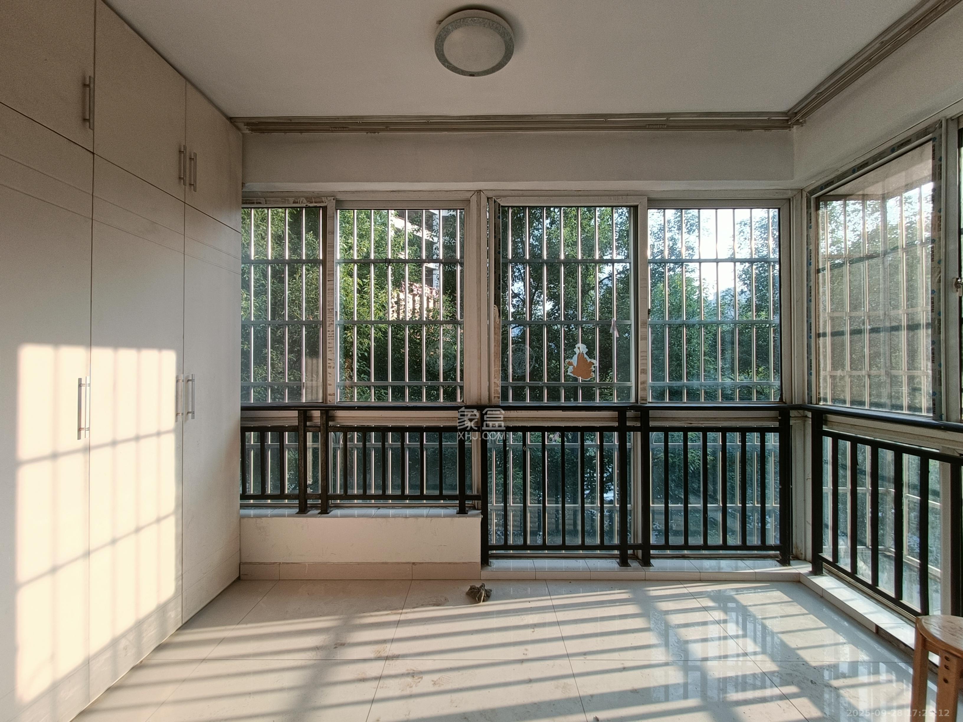 泰禹家园(彩云之翼家园一期、二期、三期) 3室2厅2卫 2000.0元/月 泰禹家园(彩云之翼家园一期、二期、三期) 3室2厅2卫 2000.0元/月室内图