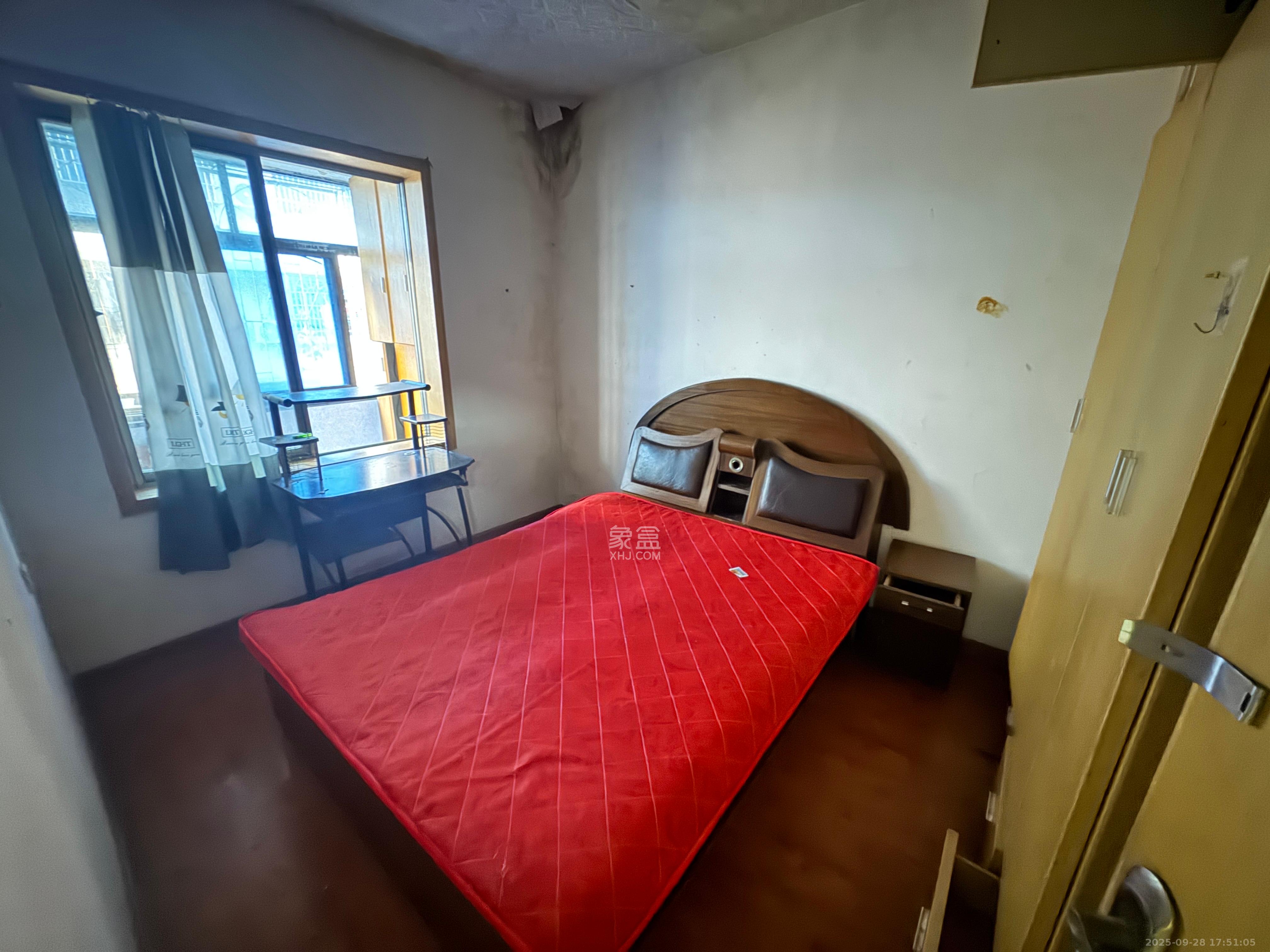 汽车西站商贸城（河西望城坡）  4室2厅1卫    1500.0元/月室内图