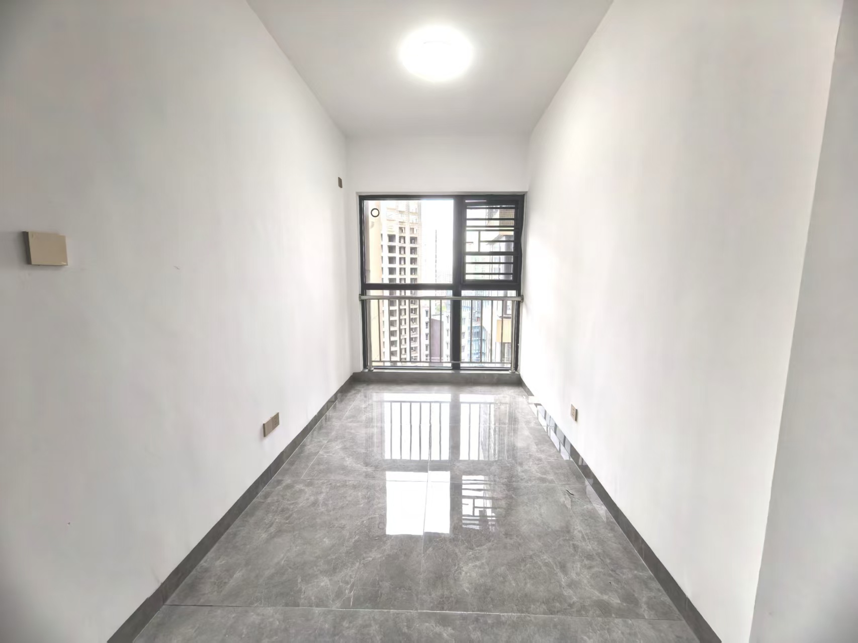 天街华府（海南新天地）  2室2厅1卫    3500.0元/月室内图