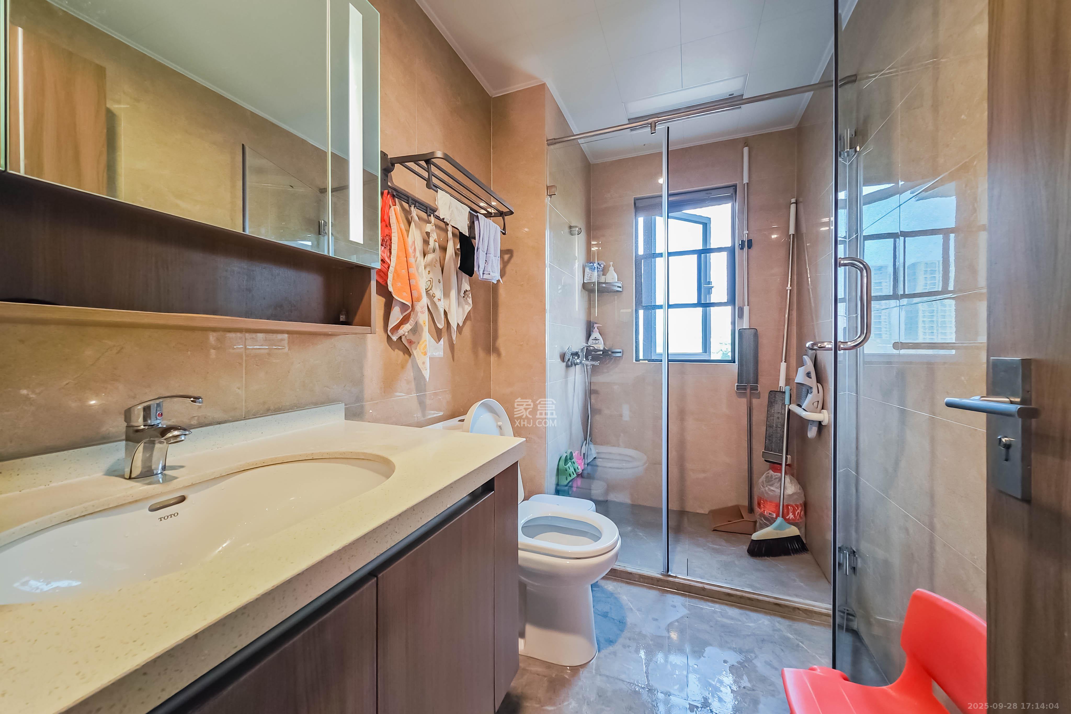 保利茉莉公馆  4室2厅2卫    182.0万卫生间