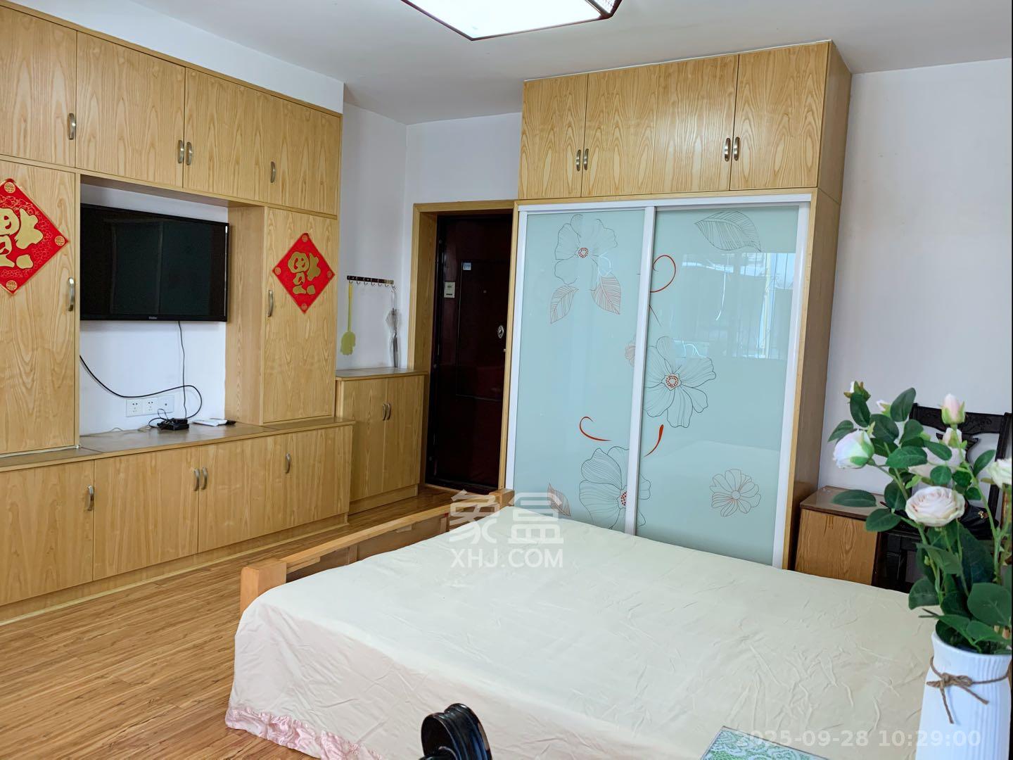 坡子街综合楼  1室1厅1卫   1700.00元/月室内图
