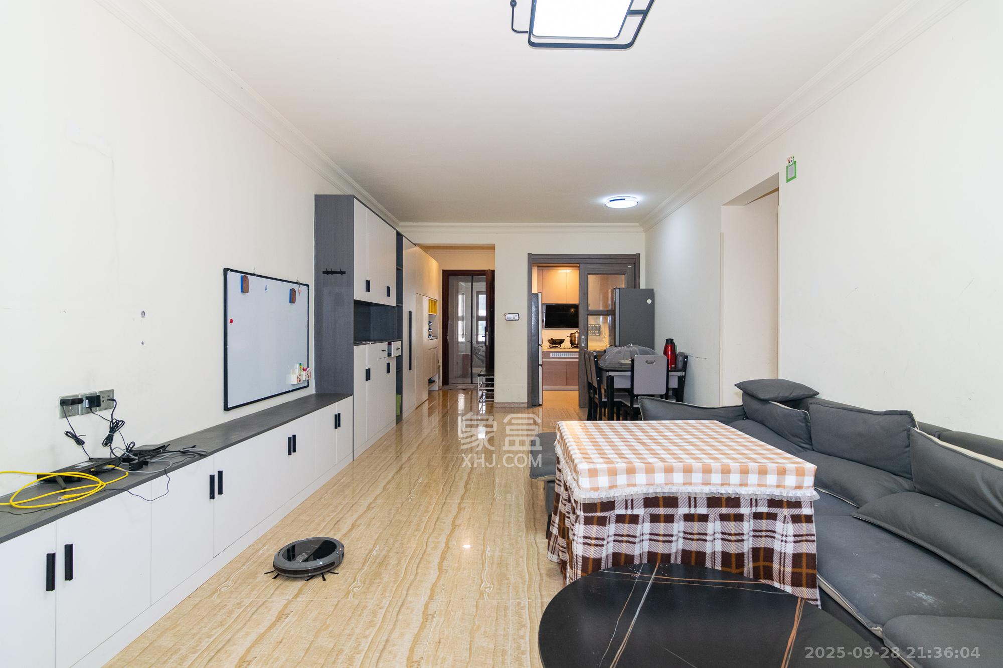 碧桂园培文府锦园  3室2厅2卫    98.0万客厅