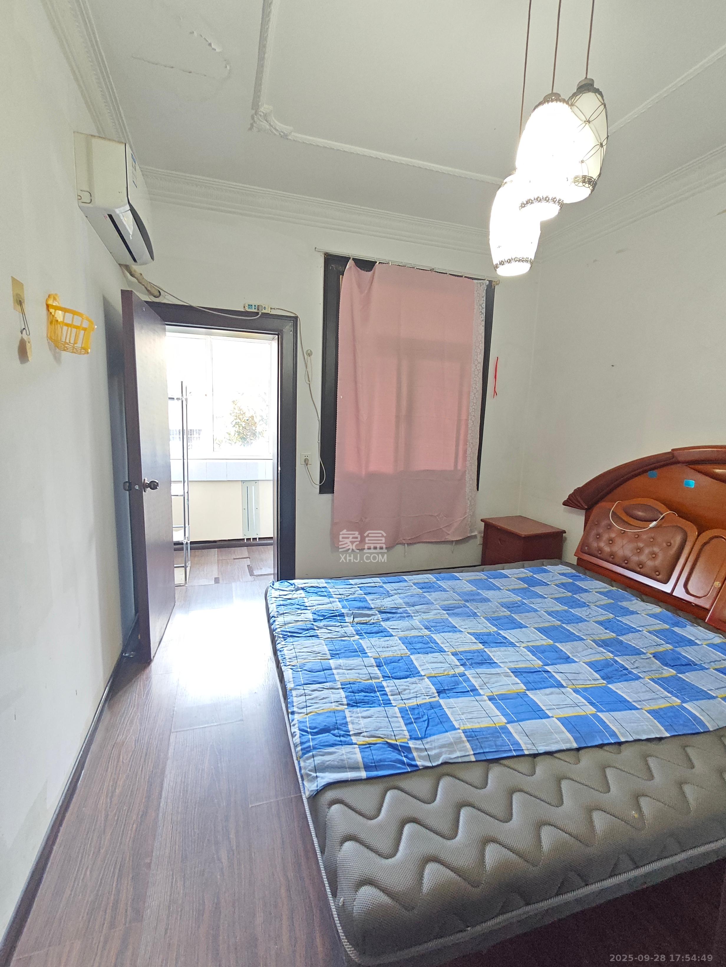 东瓜山三村(东电社区) 2室1厅1卫 1400.0元/月 东瓜山三村(东电社区) 2室1厅1卫 1400.0元/月室内图