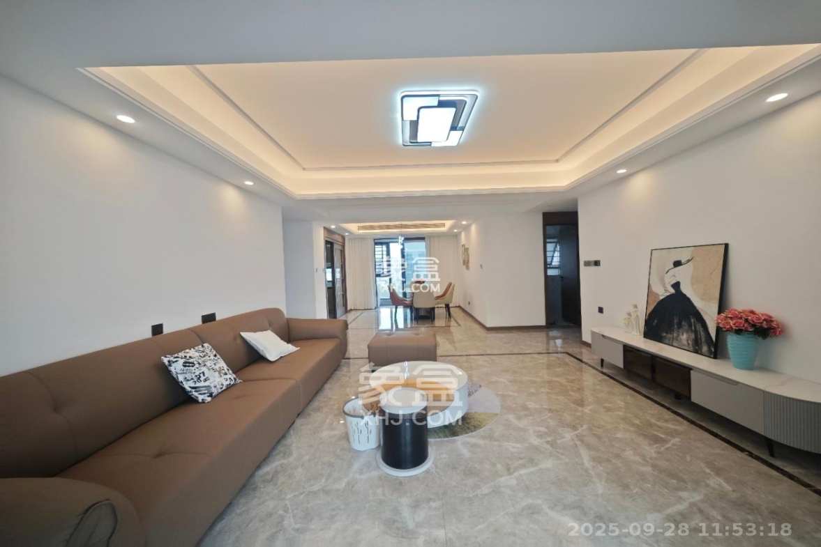 绿地V岛 4室2厅2卫 4300.00元/月 绿地V岛 4室2厅2卫 4300.00元/月室内图