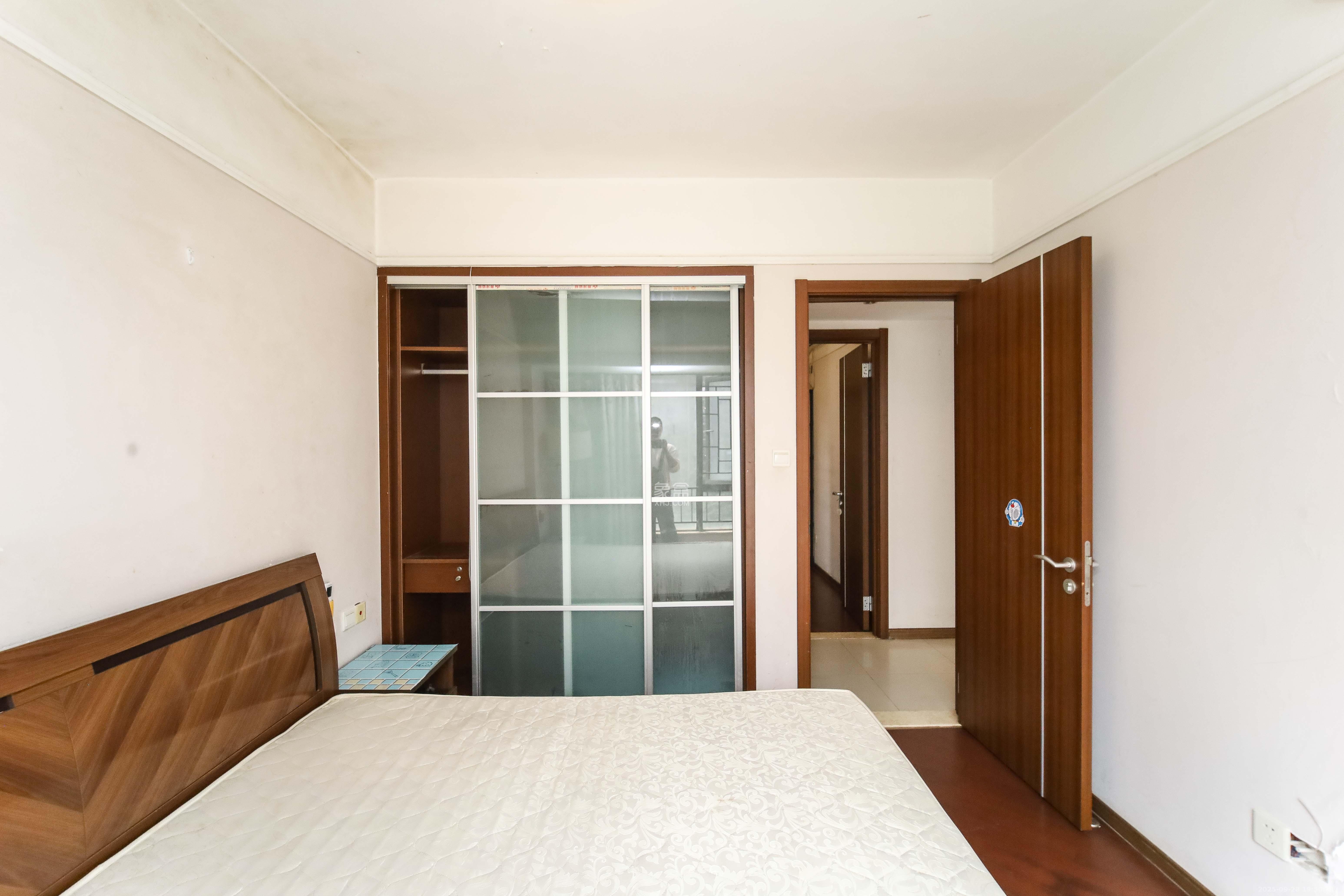 万科金域蓝湾  3室2厅2卫    75.0万卧室