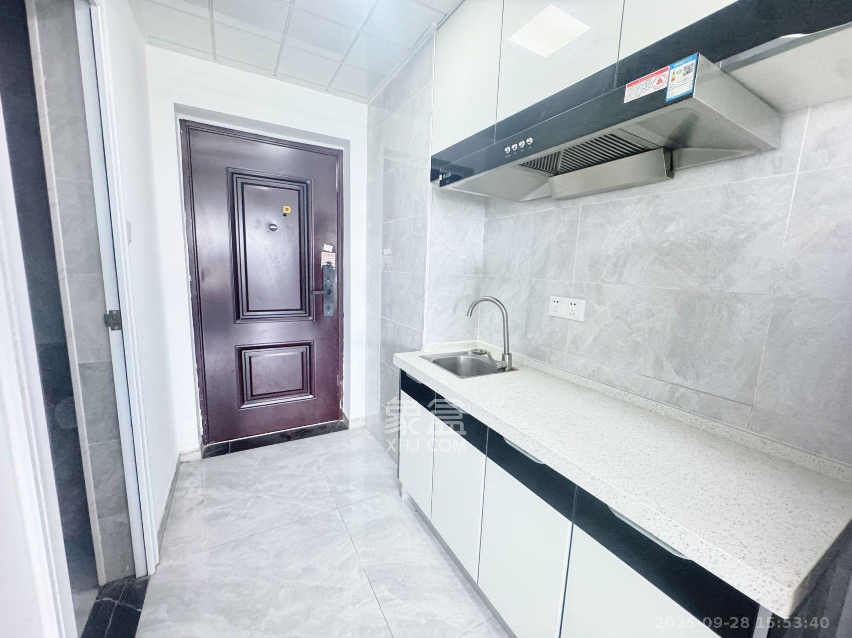 裕天国际商汇中心 1室1厅1卫 1380.0元/月 裕天国际商汇中心 1室1厅1卫 1380.0元/月室内图