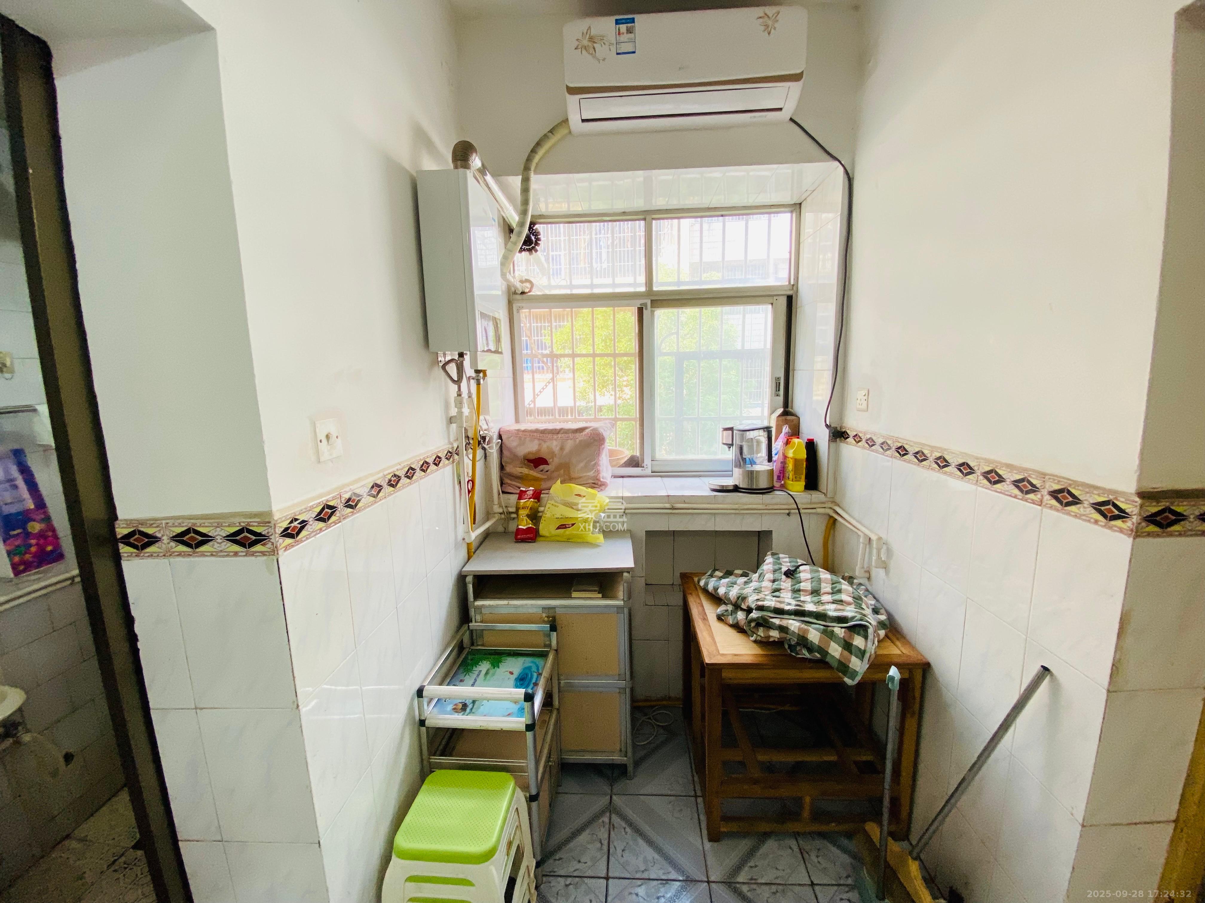 下碧湘街小区  2室1厅1卫   1800.00元/月室内图