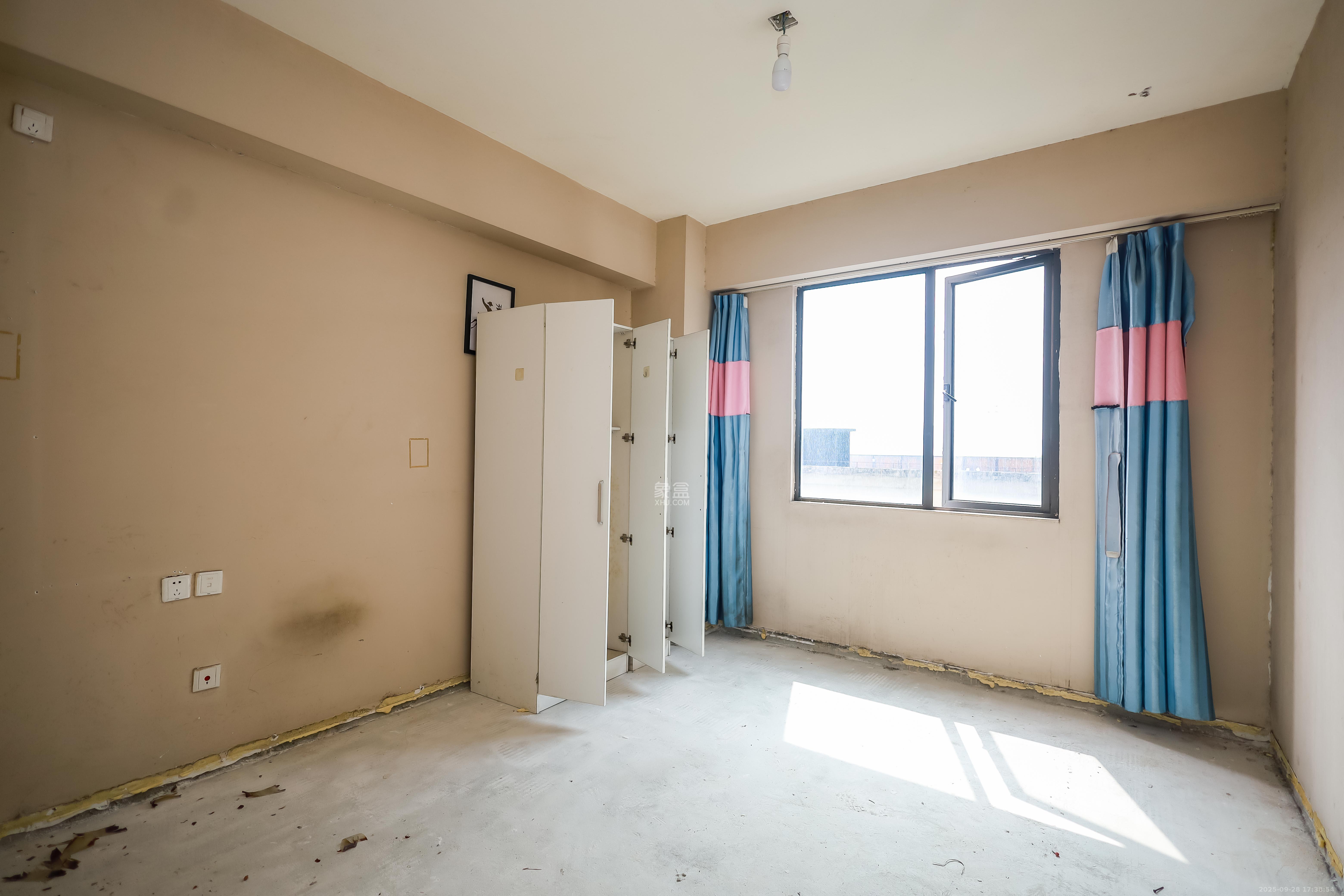 麓谷小镇 3室1厅1卫 47.8万 麓谷小镇 3室1厅1卫 47.8万卧室