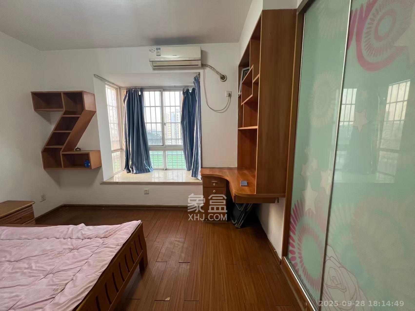 星沙教师公寓  3室2厅2卫    2000.0元/月室内图