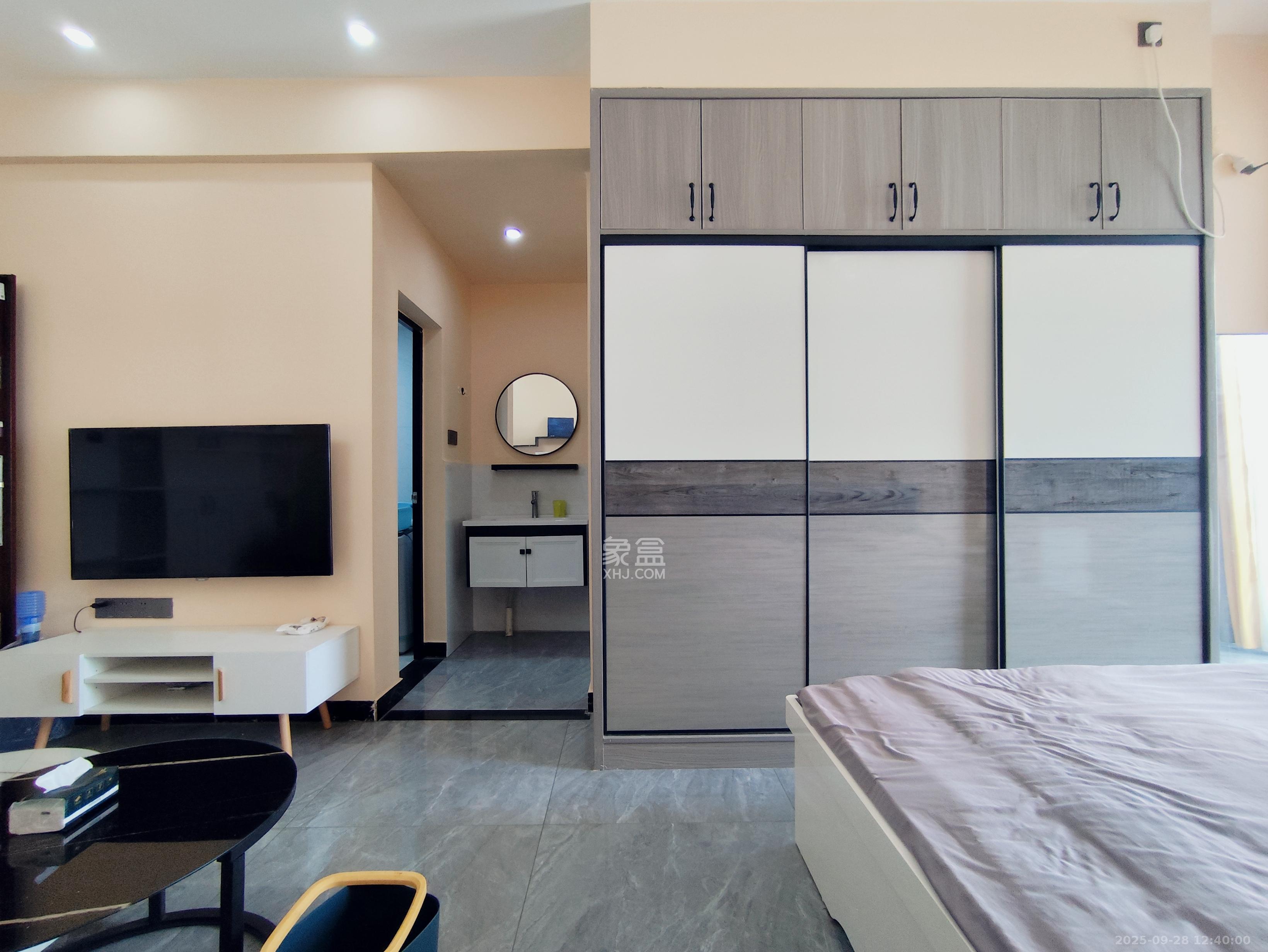 辉宏橄榄城  1室1厅1卫    1550.0元/月室内图