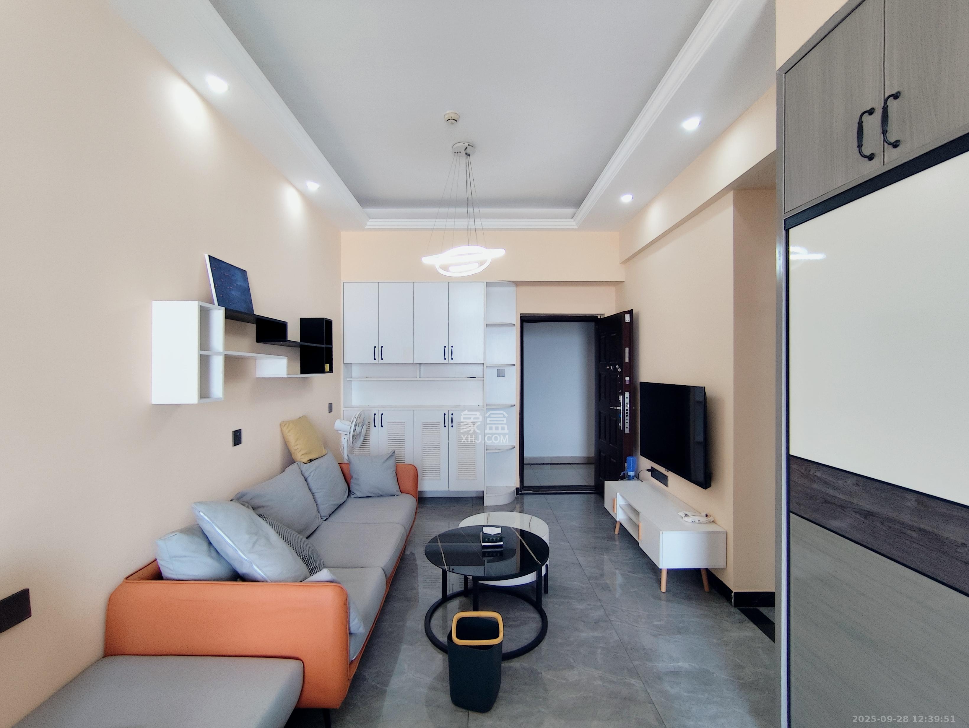 辉宏橄榄城  1室1厅1卫    1550.0元/月室内图