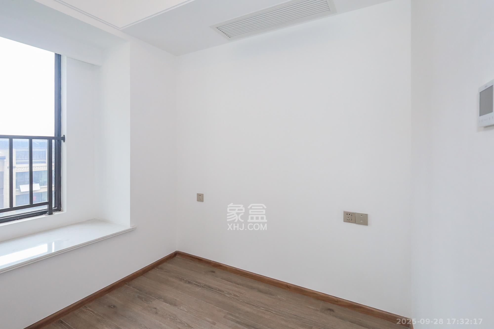 金茂建发泊悦 4室2厅2卫 228.0万 金茂建发泊悦 4室2厅2卫 228.0万卧室