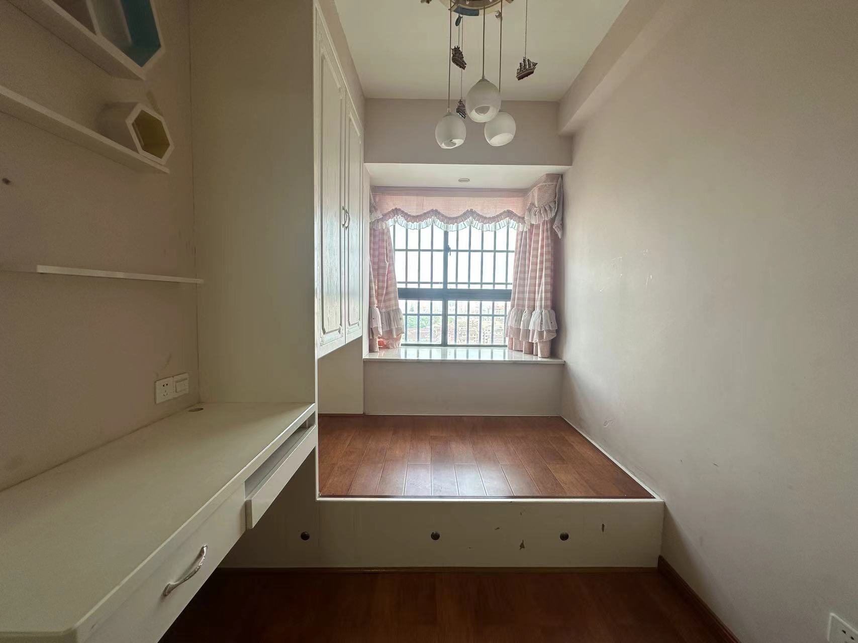 雄森国际  2室1厅1卫    1700.0元/月